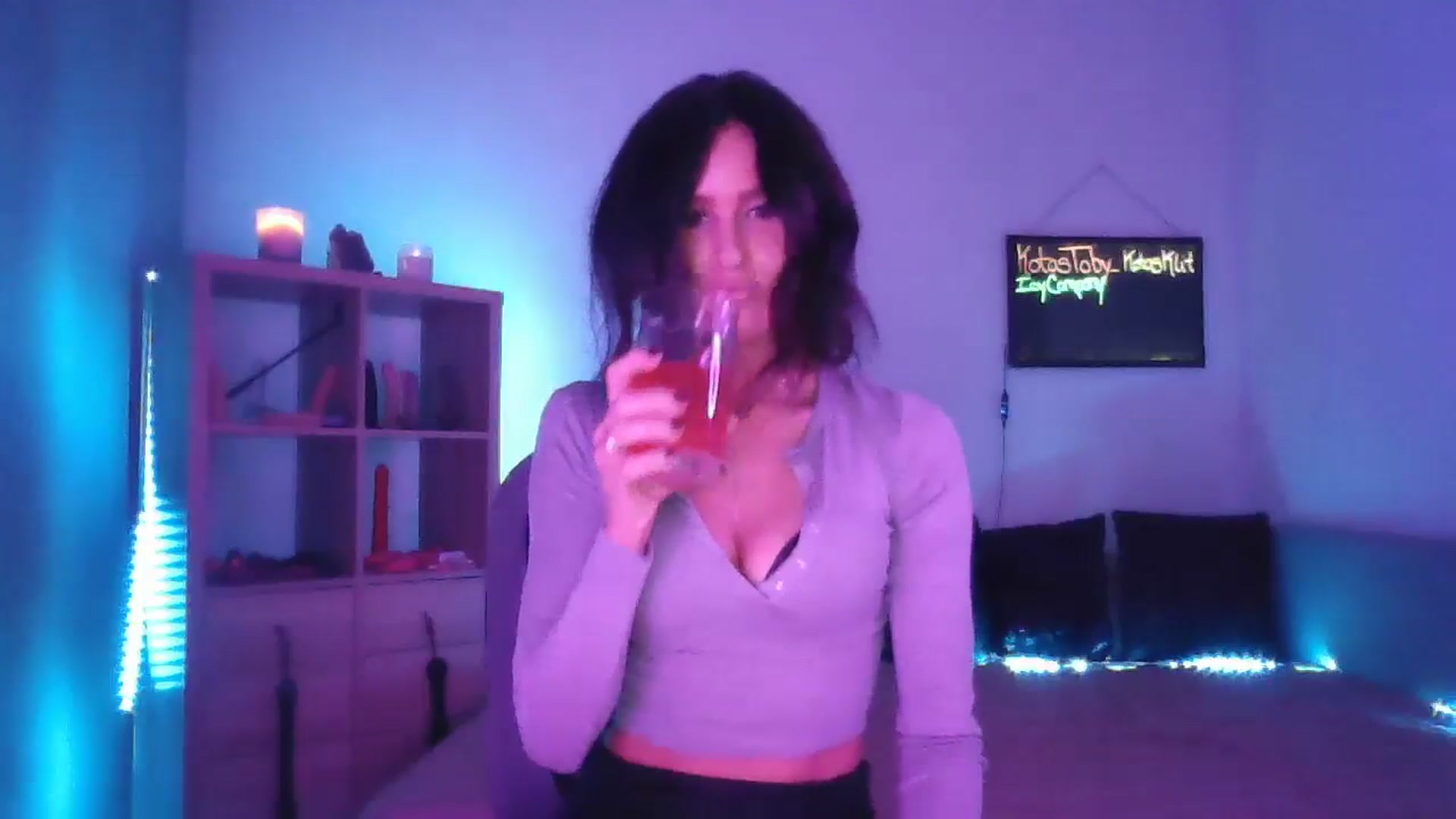 Gallery image thumbnail from DakotaCox's myfreecams stream on, 04/19/2025, 03:10 image 18 of 20