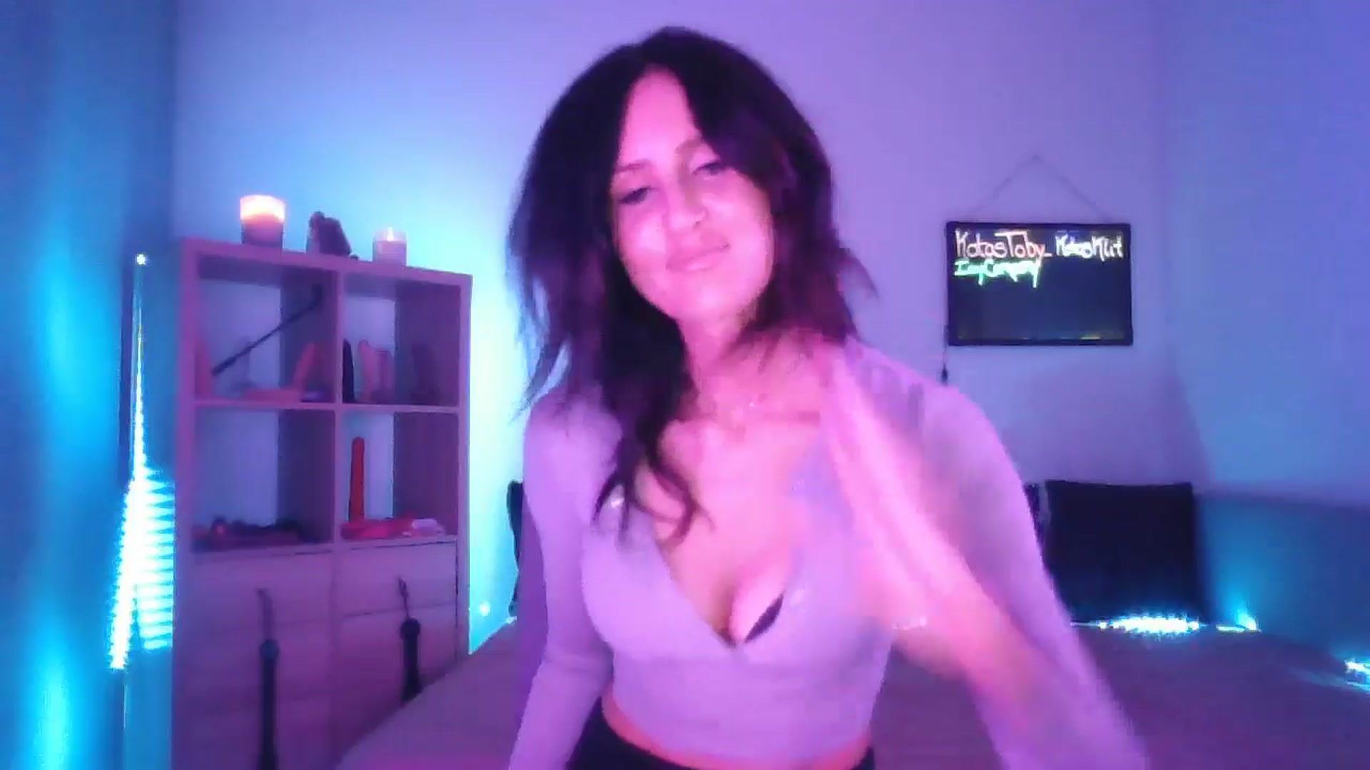 Gallery image thumbnail from DakotaCox's myfreecams stream on, 04/19/2025, 03:10 image 17 of 20