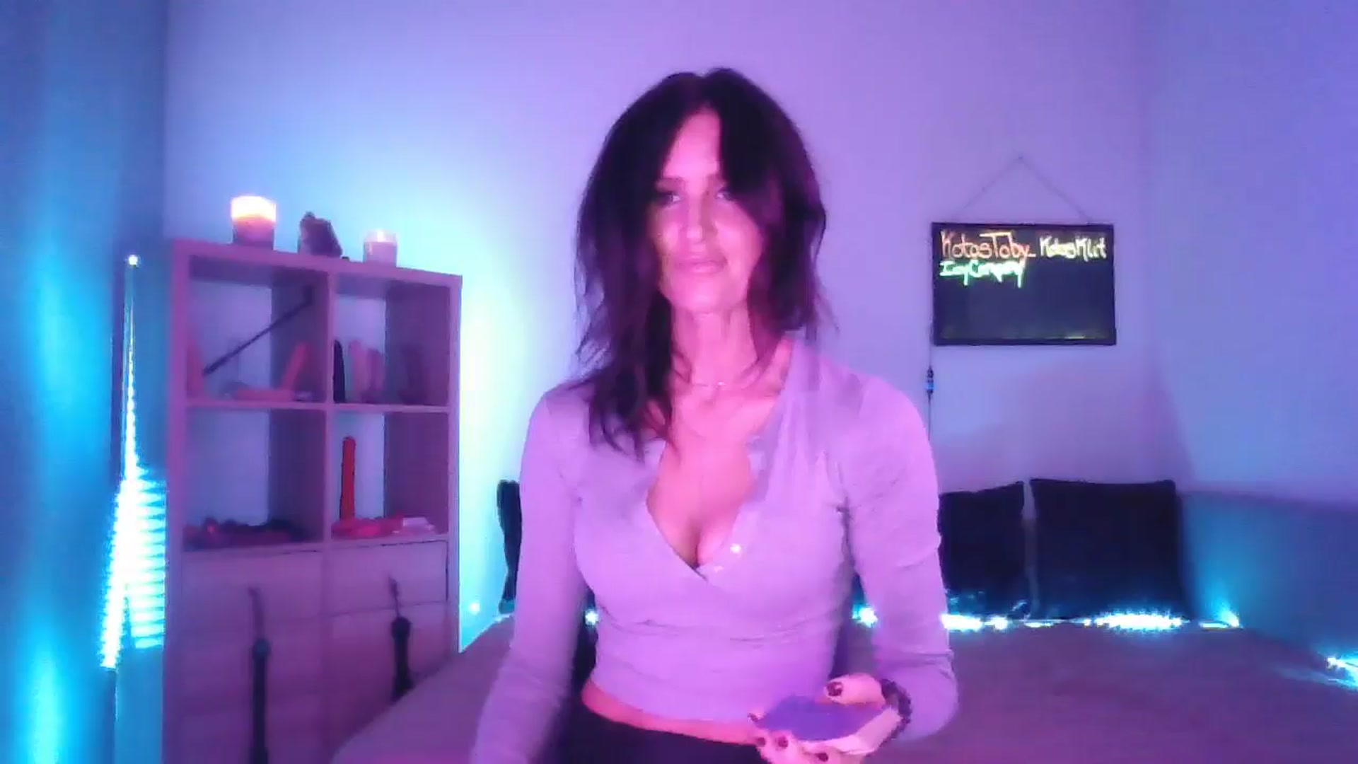 Gallery image thumbnail from DakotaCox's myfreecams stream on, 04/19/2025, 03:10 image 10 of 20