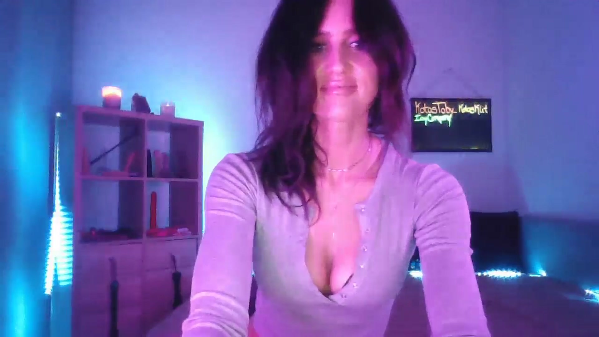 Gallery image thumbnail from DakotaCox's myfreecams stream on, 04/19/2025, 03:10 image 9 of 20