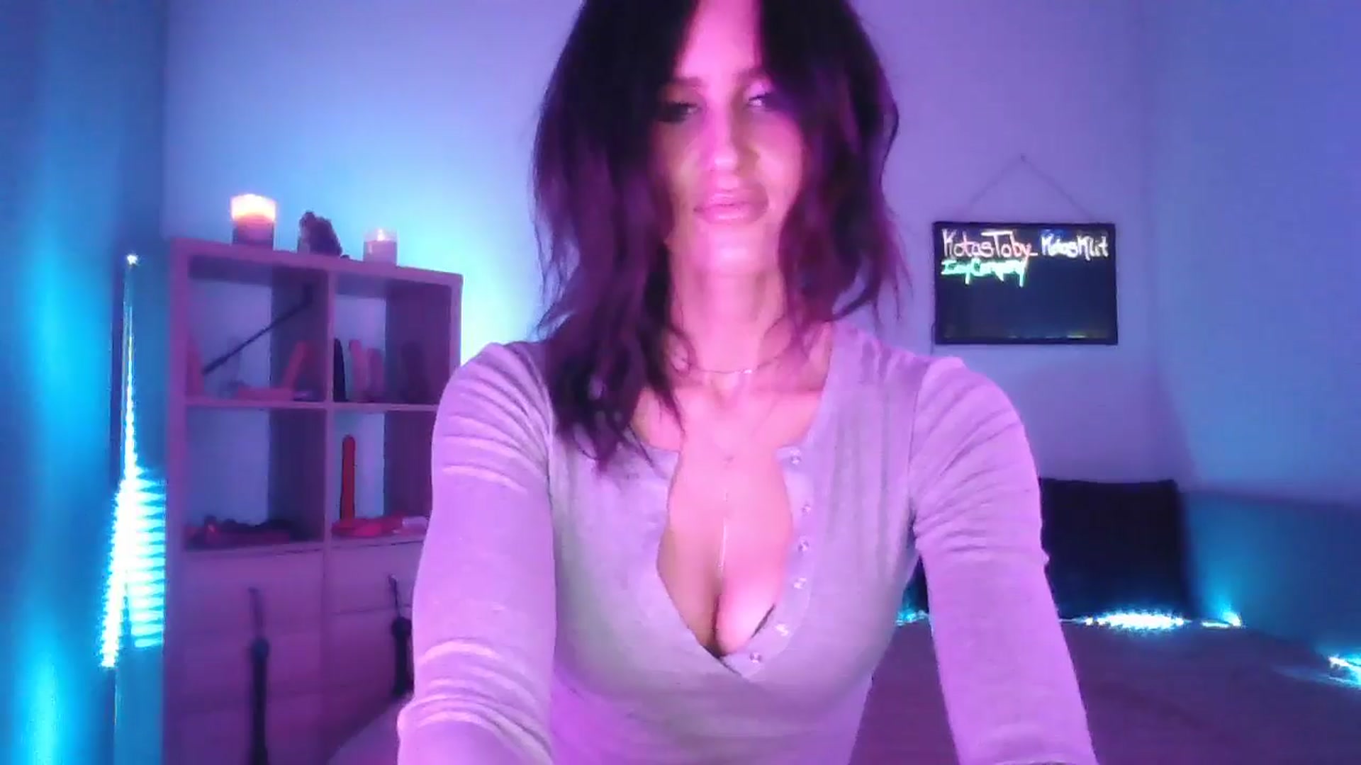Gallery image thumbnail from DakotaCox's myfreecams stream on, 04/19/2025, 03:10 image 14 of 20