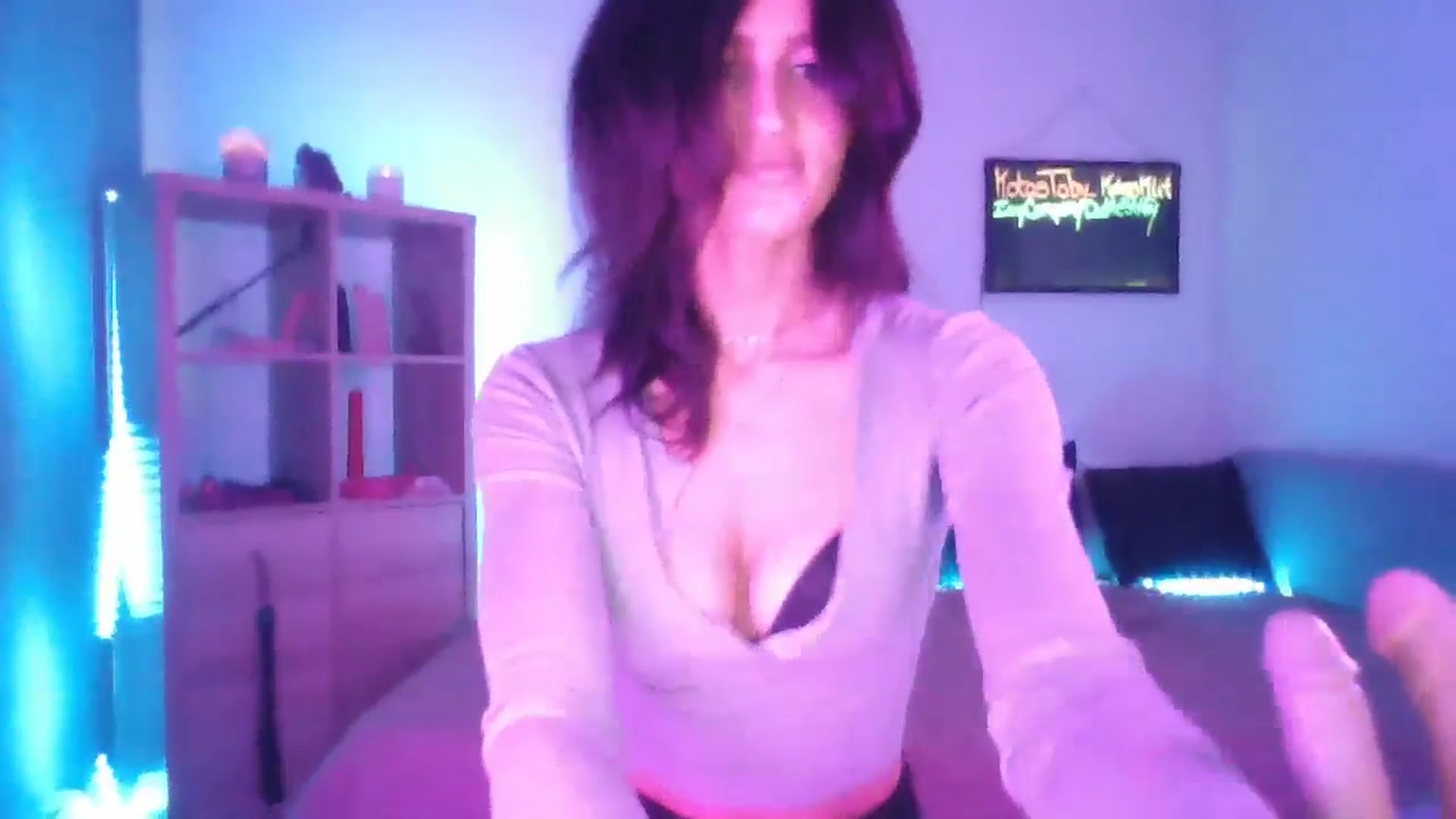 Gallery image thumbnail from DakotaCox's myfreecams stream on, 04/19/2025, 04:15 image 4 of 20