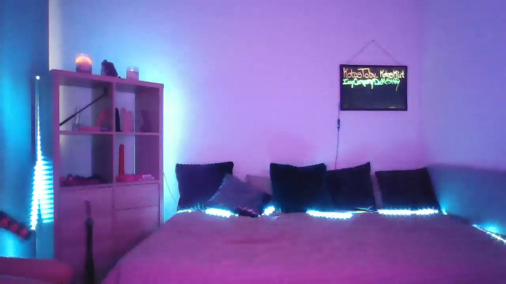 Gallery image thumbnail from DakotaCox's myfreecams stream on, 04/19/2025, 05:18 image 14 of 20