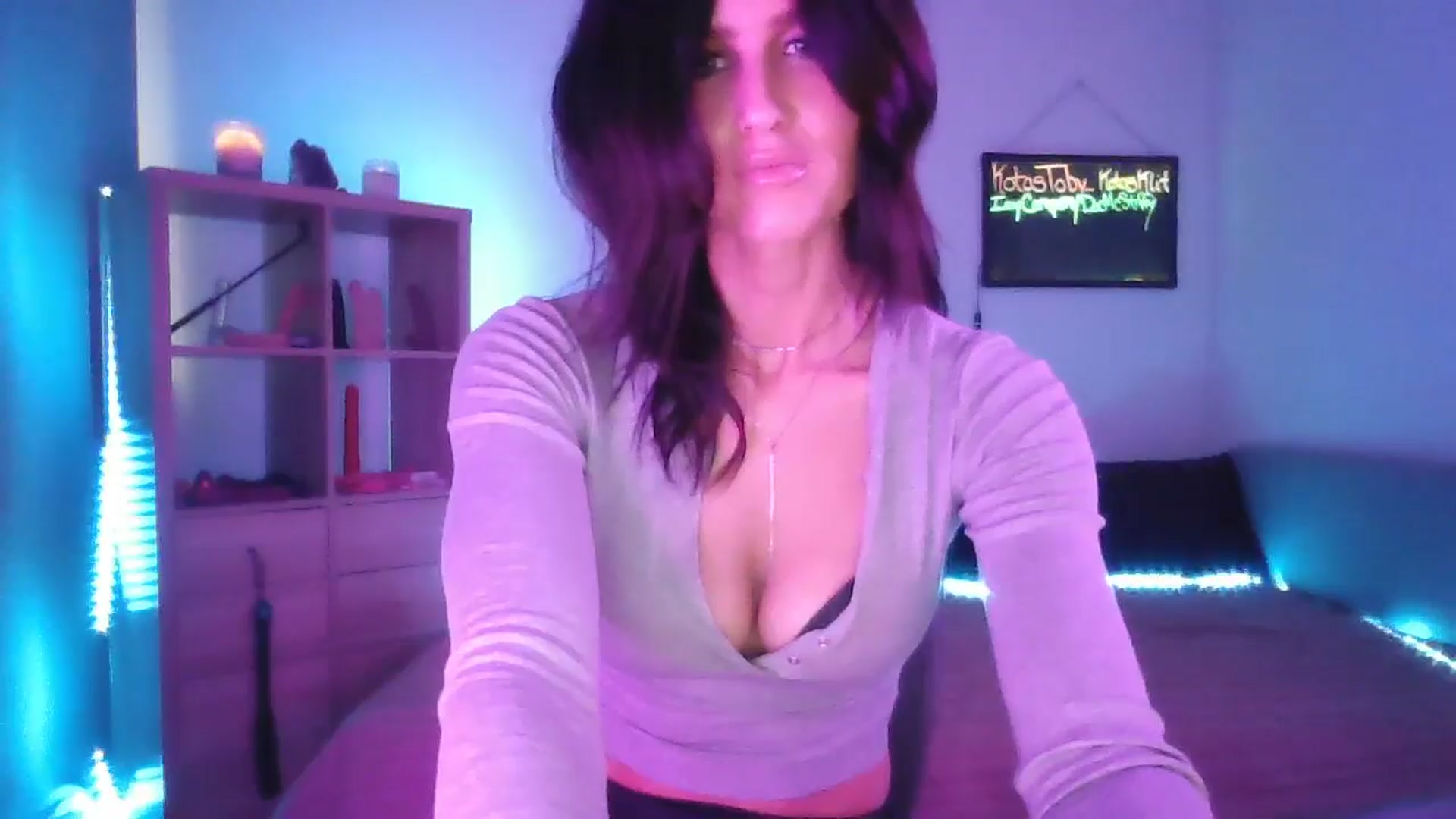 Gallery image thumbnail from DakotaCox's myfreecams stream on, 04/19/2025, 05:18 image 19 of 20