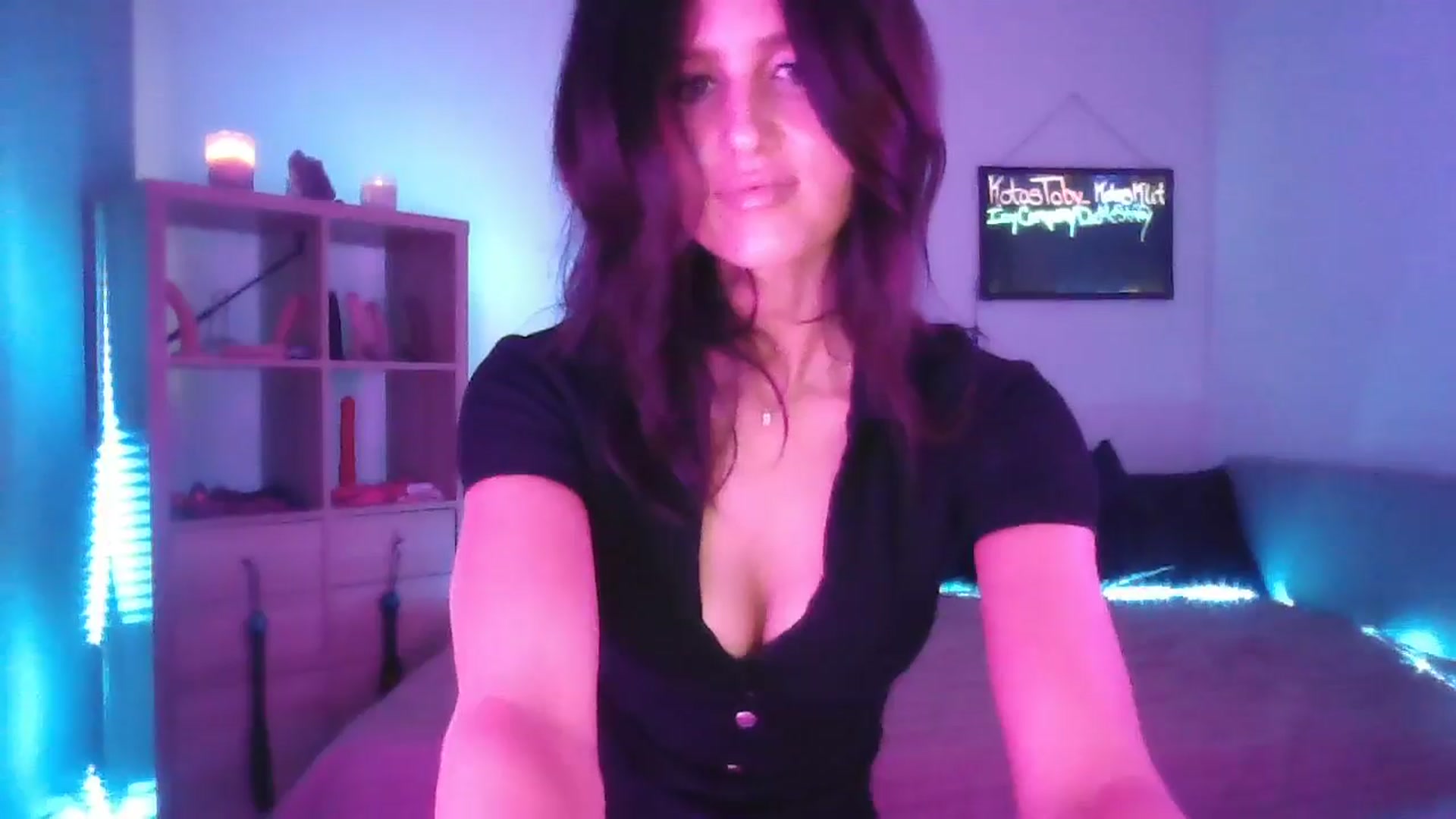 Gallery image thumbnail from DakotaCox's myfreecams stream on, 04/20/2025, 04:55 image 6 of 20