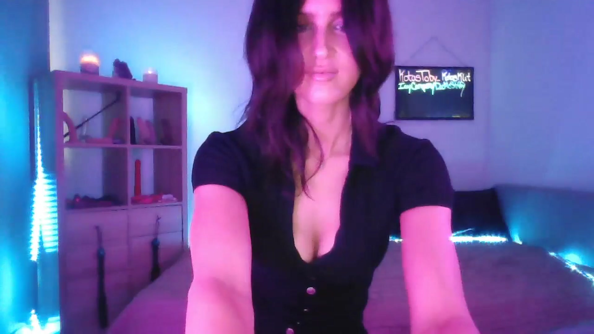 Gallery image thumbnail from DakotaCox's myfreecams stream on, 04/20/2025, 05:29 image 6 of 20