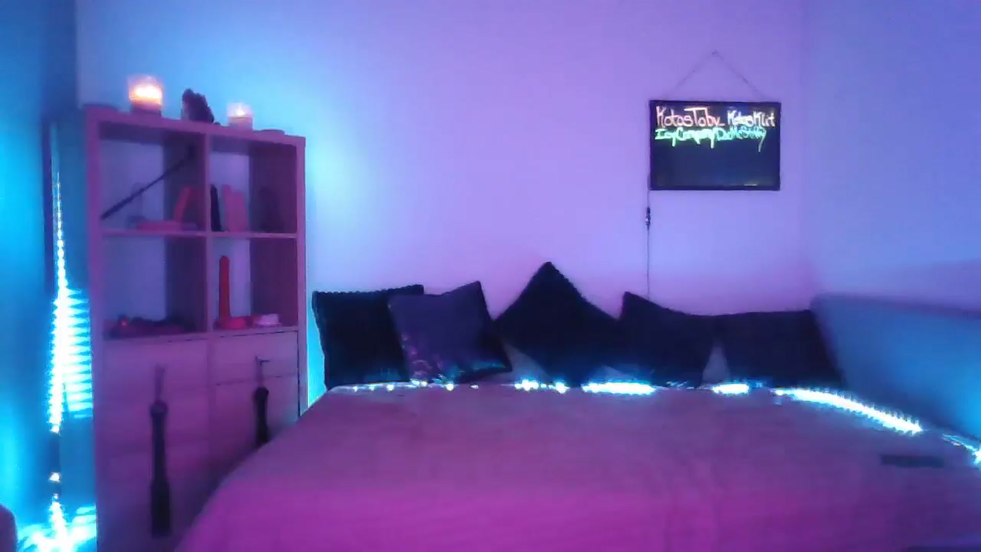 Gallery image thumbnail from DakotaCox's myfreecams stream on, 04/25/2025, 05:50 image 14 of 20