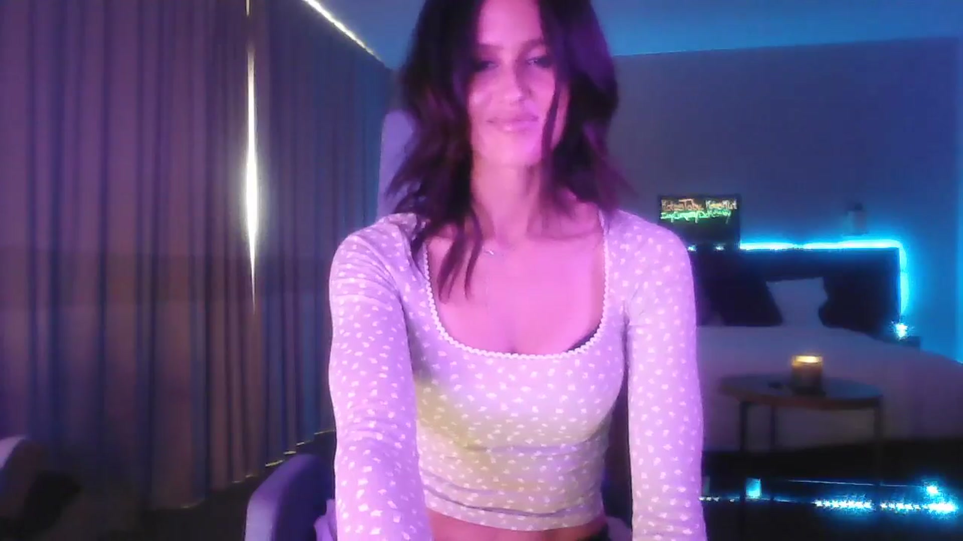Gallery image thumbnail from DakotaCox's myfreecams stream on, 04/27/2025, 05:40 image 6 of 20