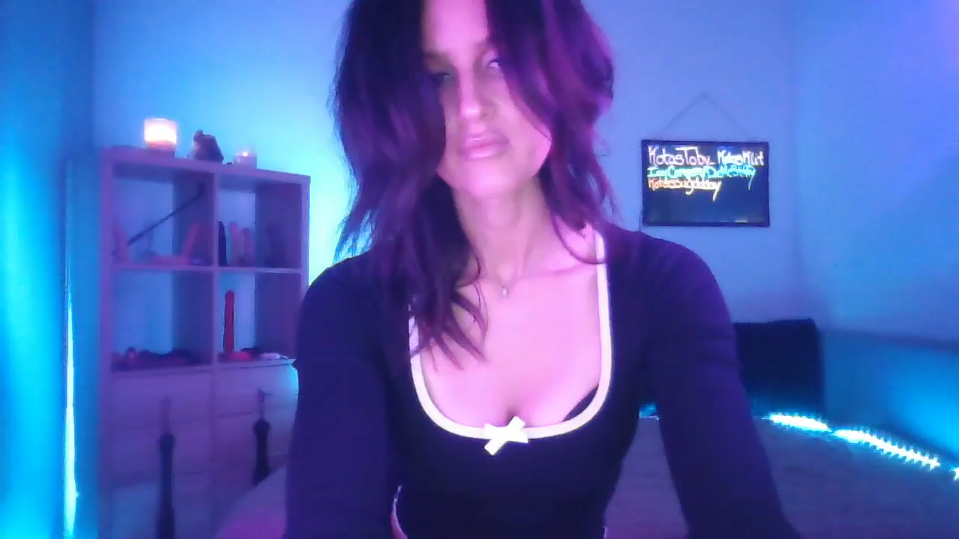 Gallery image thumbnail from DakotaCox's myfreecams stream on, 05/02/2025, 02:55 image 1 of 20