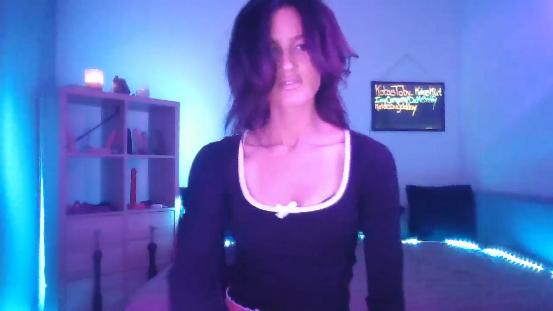 Gallery image thumbnail from DakotaCox's myfreecams stream on, 05/02/2025, 02:55 image 4 of 20