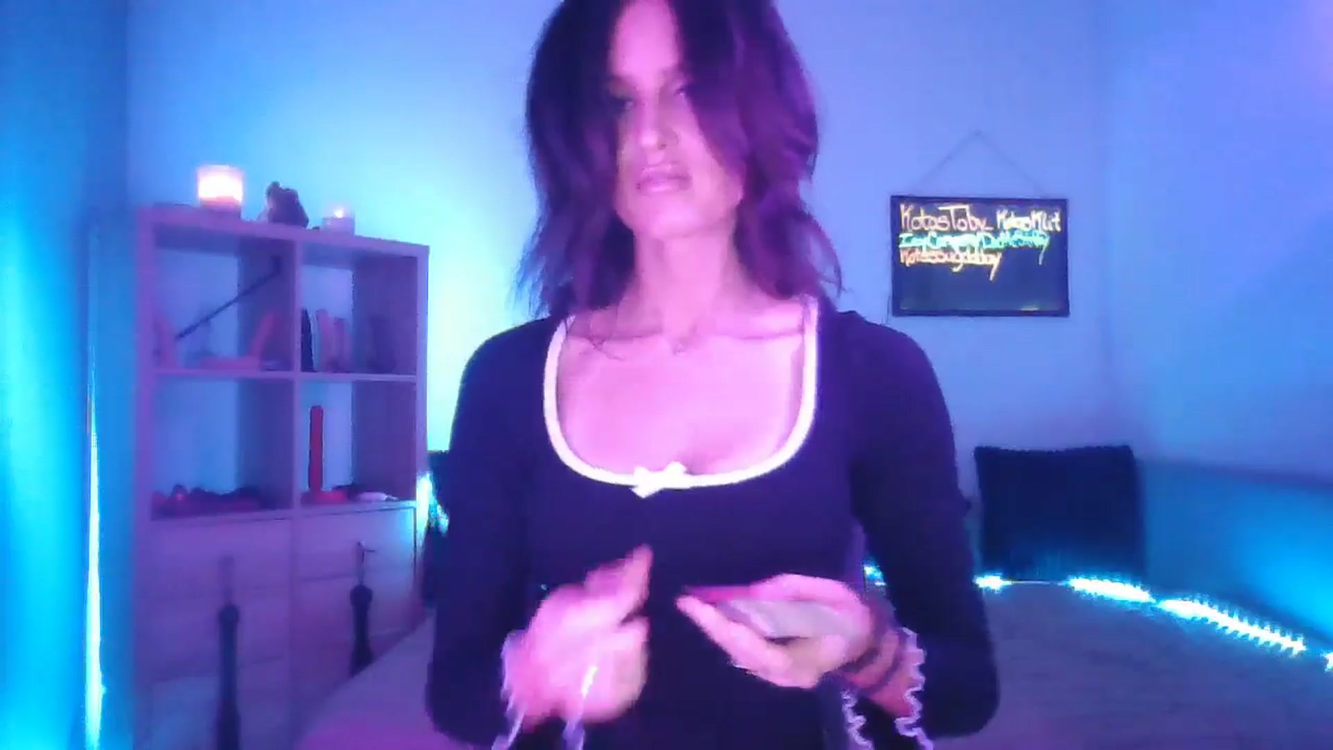 Gallery image thumbnail from DakotaCox's myfreecams stream on, 05/02/2025, 02:55 image 10 of 20