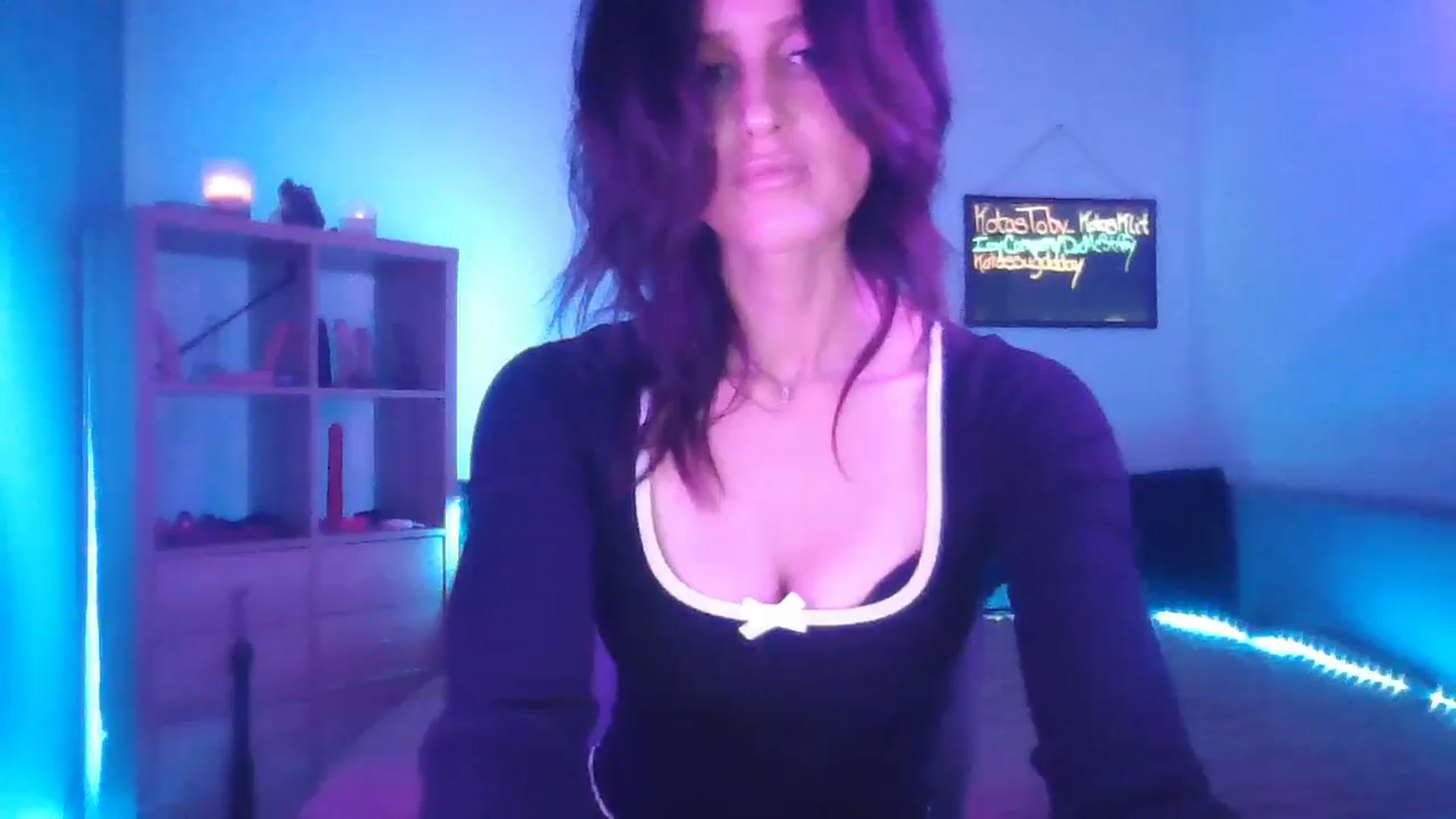 Gallery image thumbnail from DakotaCox's myfreecams stream on, 05/02/2025, 03:36 image 14 of 20