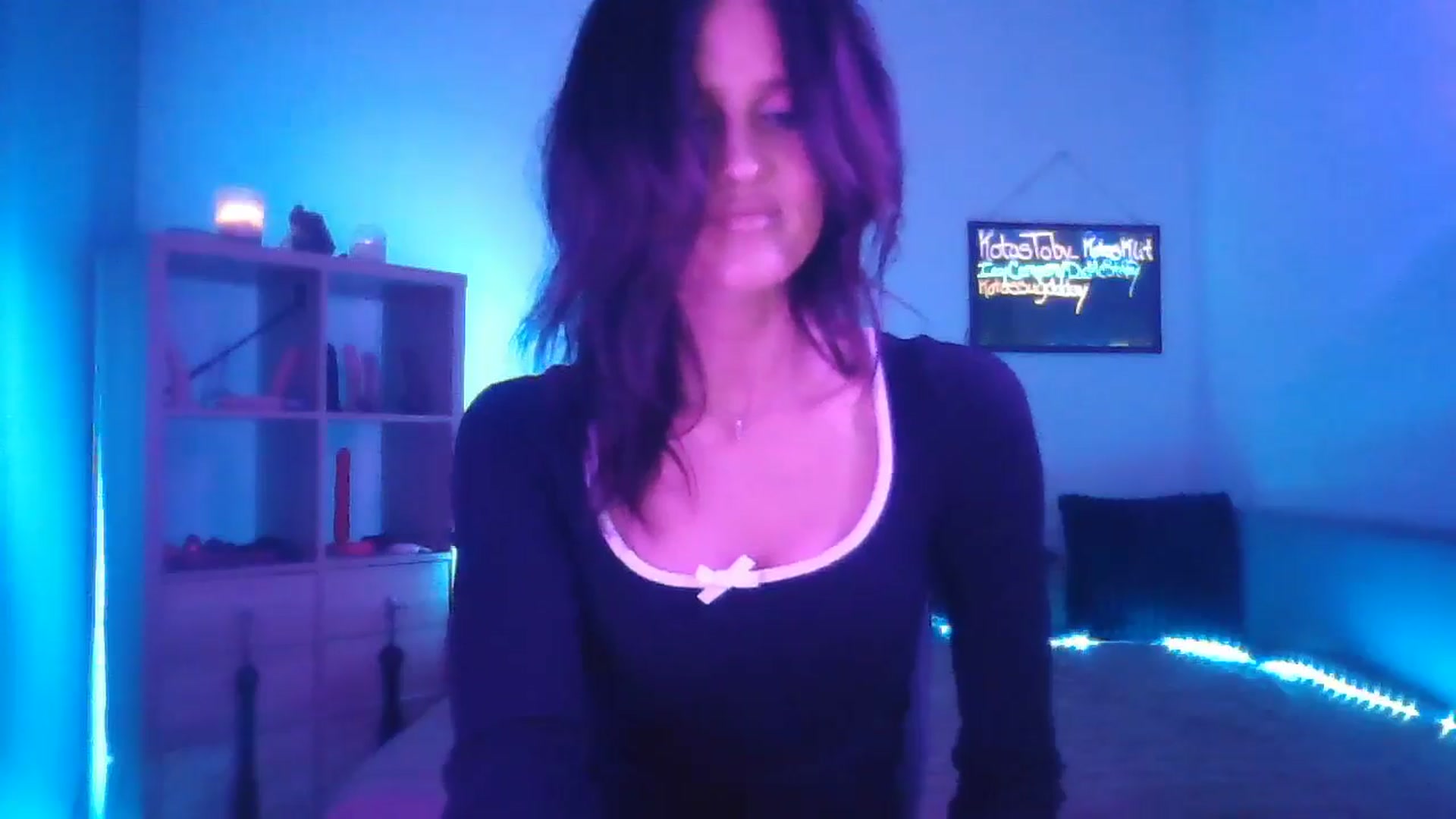 Gallery image thumbnail from DakotaCox's myfreecams stream on, 05/02/2025, 03:36 image 3 of 20