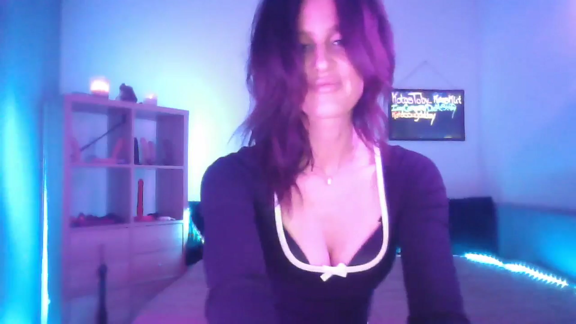 Gallery image thumbnail from DakotaCox's myfreecams stream on, 05/02/2025, 03:36 image 9 of 20