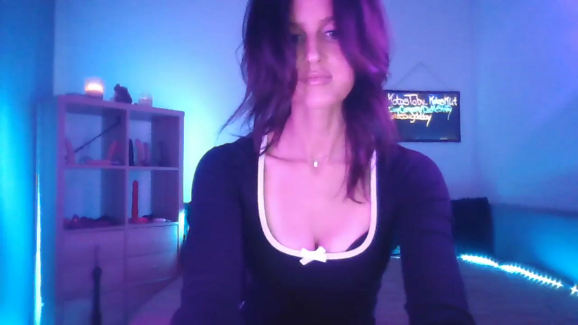 Gallery image thumbnail from DakotaCox's myfreecams stream on, 05/02/2025, 03:36 image 18 of 20