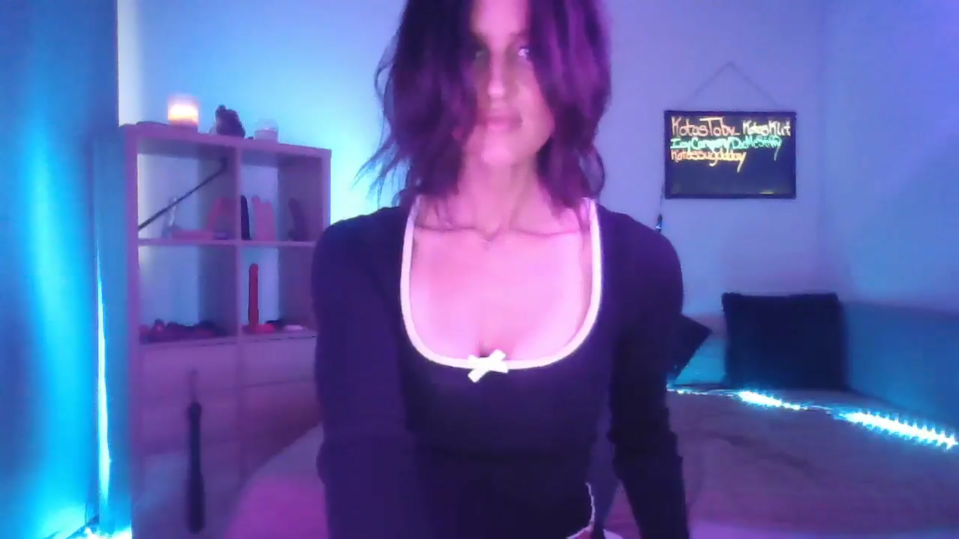 Gallery image thumbnail from DakotaCox's myfreecams stream on, 05/02/2025, 05:30 image 9 of 20