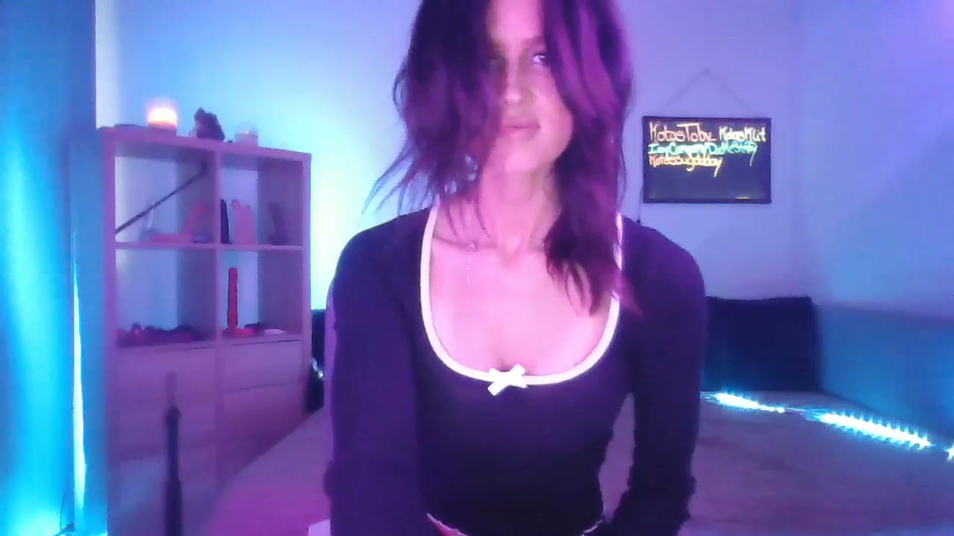 Gallery image thumbnail from DakotaCox's myfreecams stream on, 05/02/2025, 05:30 image 15 of 20