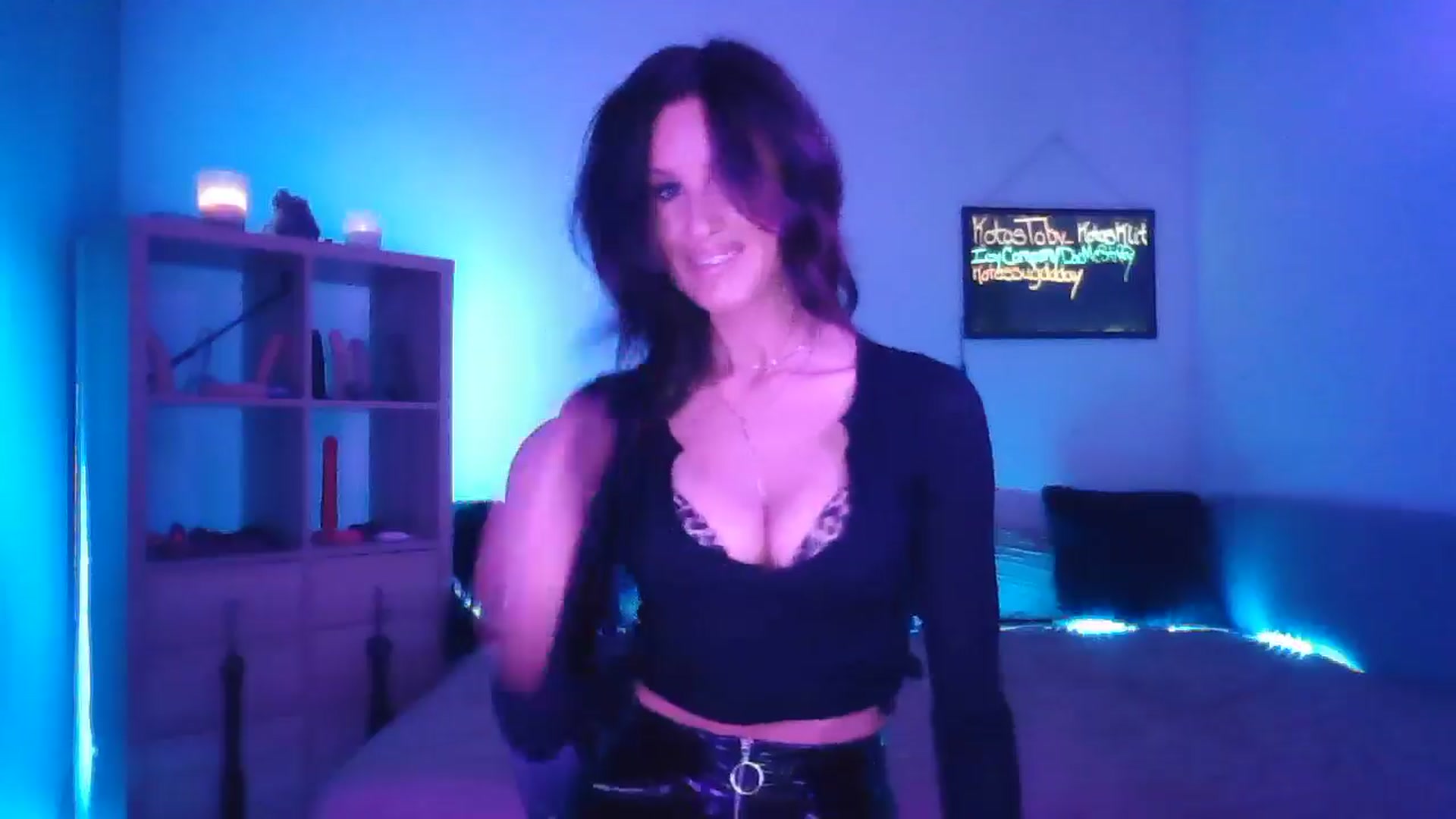 Gallery image thumbnail from DakotaCox's myfreecams stream on, 05/03/2025, 03:51 image 2 of 20