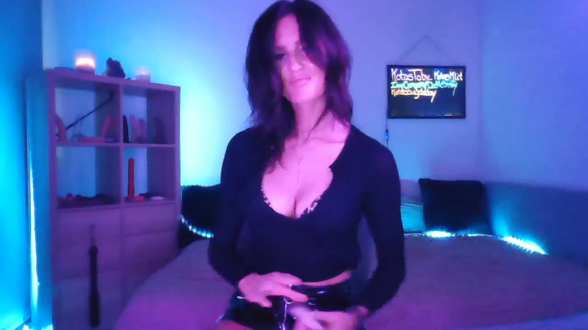 Gallery image thumbnail from DakotaCox's myfreecams stream on, 05/03/2025, 04:47 image 5 of 20