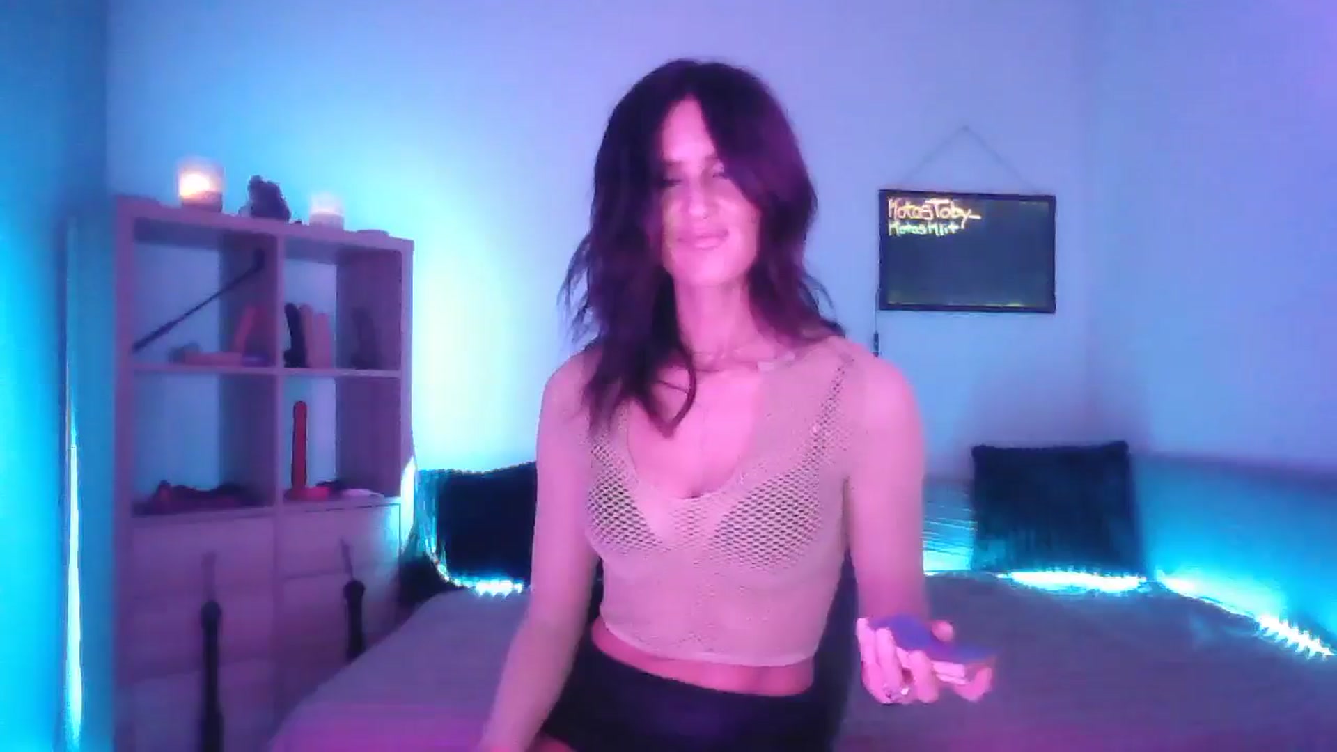 Gallery image thumbnail from DakotaCox's myfreecams stream on, 05/04/2025, 04:03 image 10 of 20