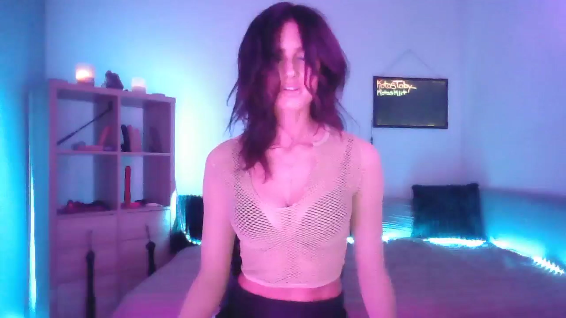 Gallery image thumbnail from DakotaCox's myfreecams stream on, 05/04/2025, 04:03 image 2 of 20