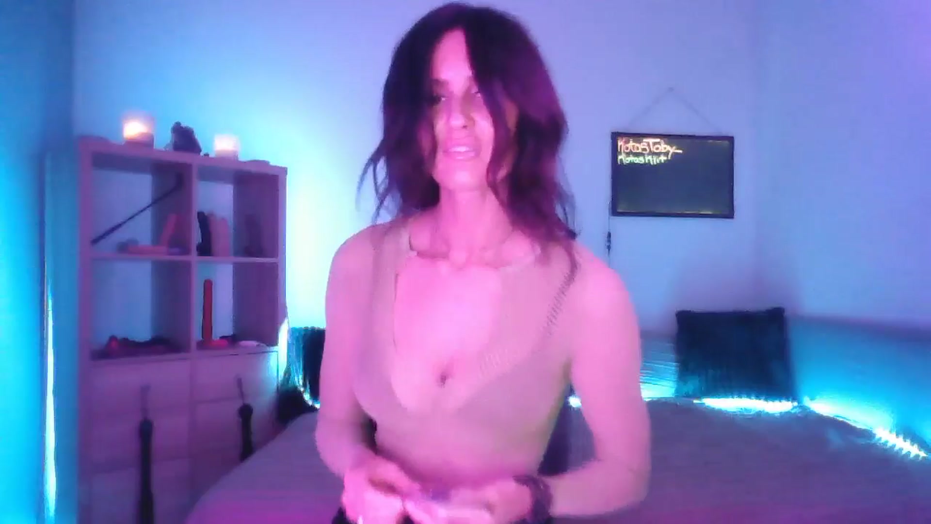 Gallery image thumbnail from DakotaCox's myfreecams stream on, 05/04/2025, 04:03 image 14 of 20