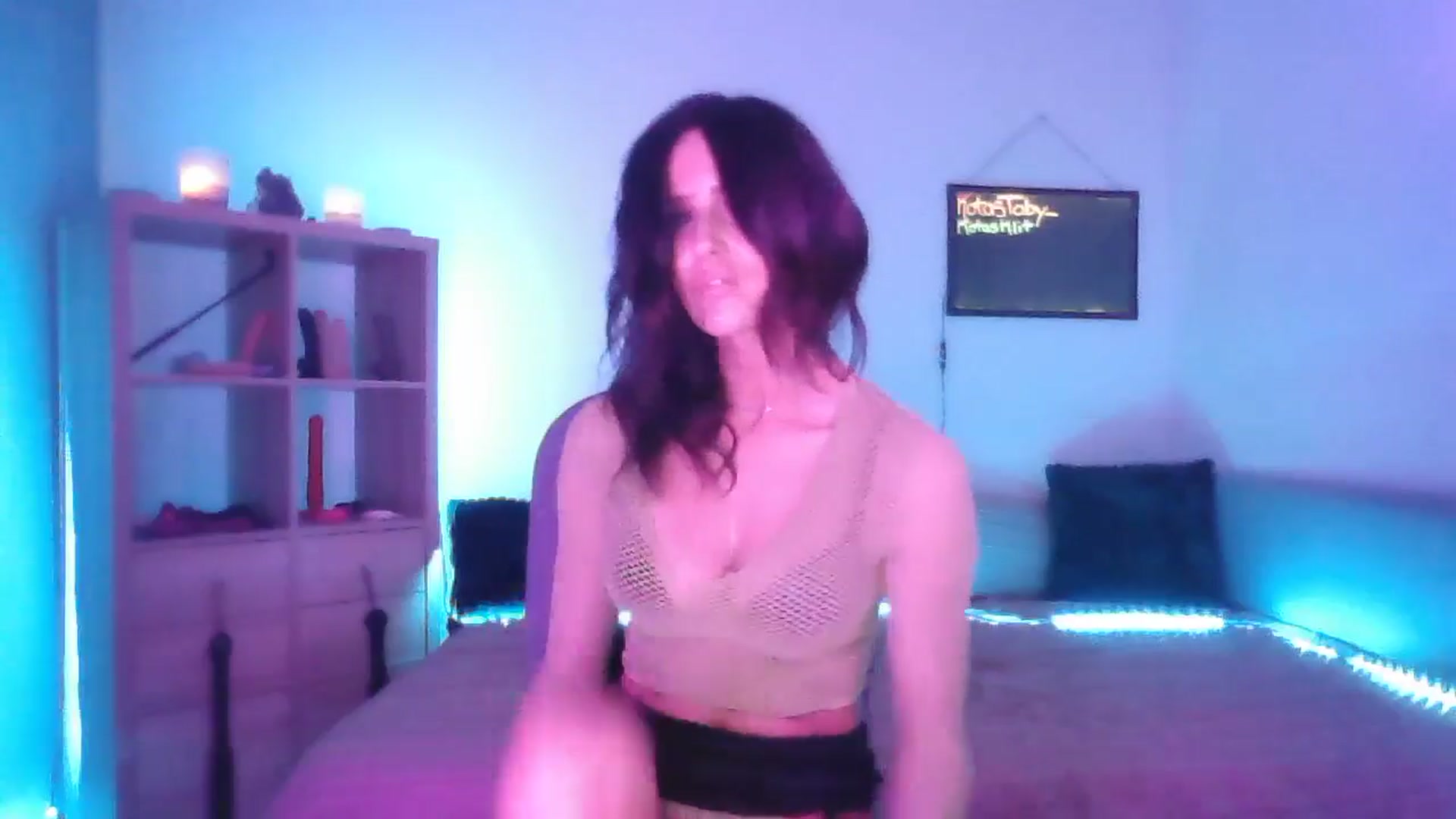 Gallery image thumbnail from DakotaCox's myfreecams stream on, 05/04/2025, 05:00 image 14 of 20