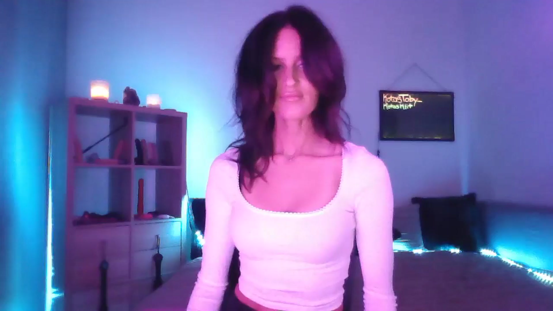 Gallery image thumbnail from DakotaCox's myfreecams stream on, 05/05/2025, 02:37 image 12 of 20
