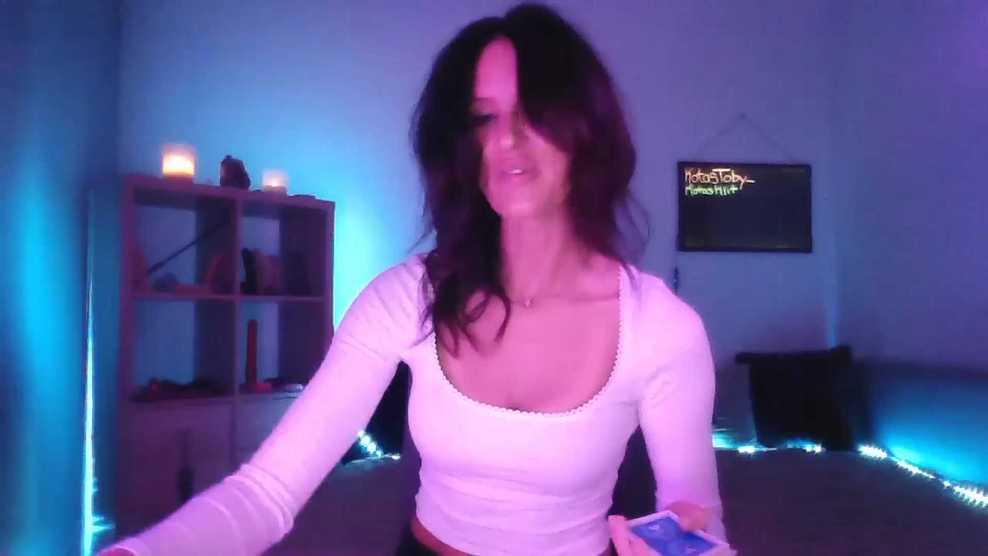 Gallery image thumbnail from DakotaCox's myfreecams stream on, 05/05/2025, 02:37 image 10 of 20