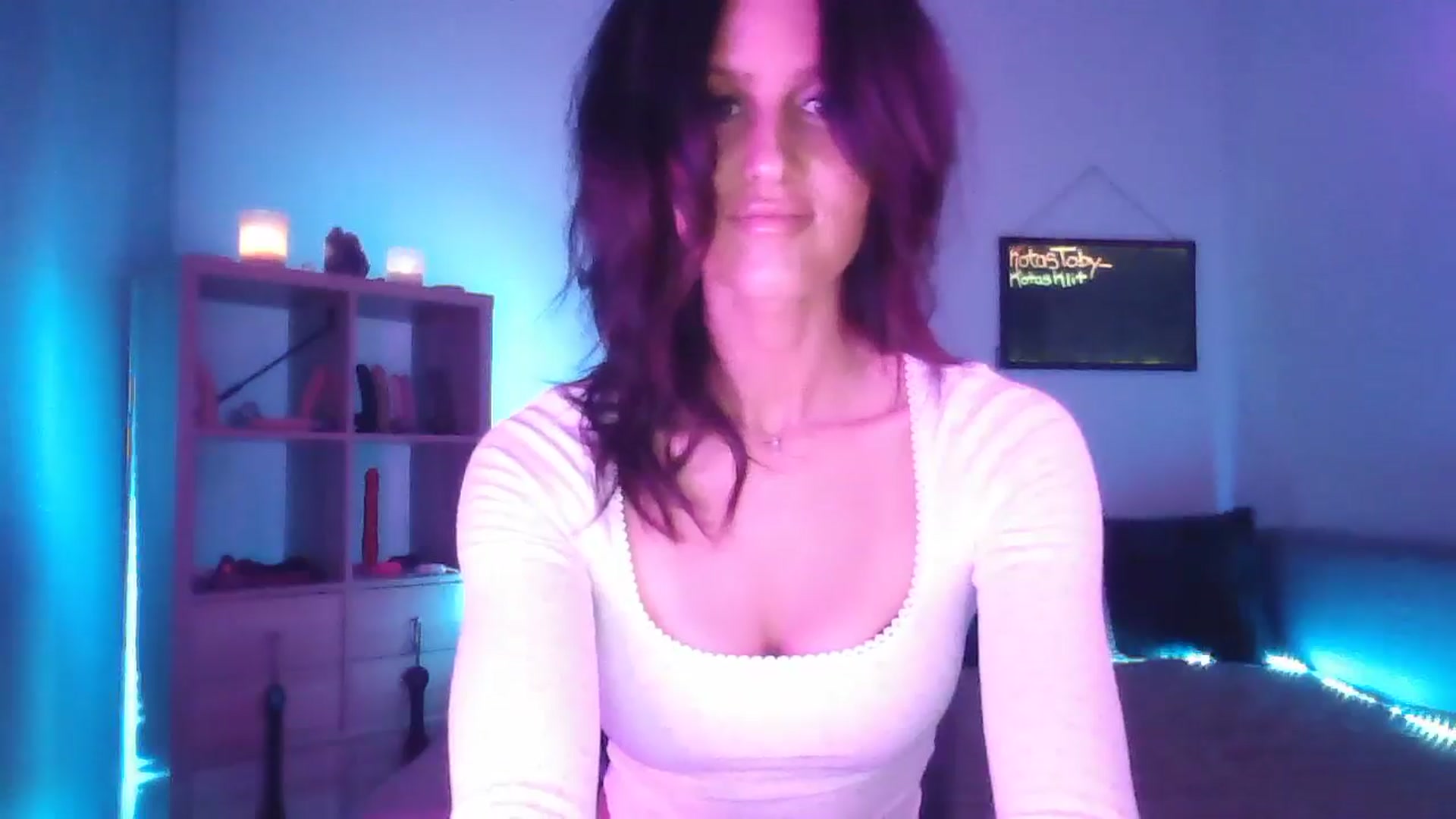 Gallery image thumbnail from DakotaCox's myfreecams stream on, 05/05/2025, 02:37 image 9 of 20