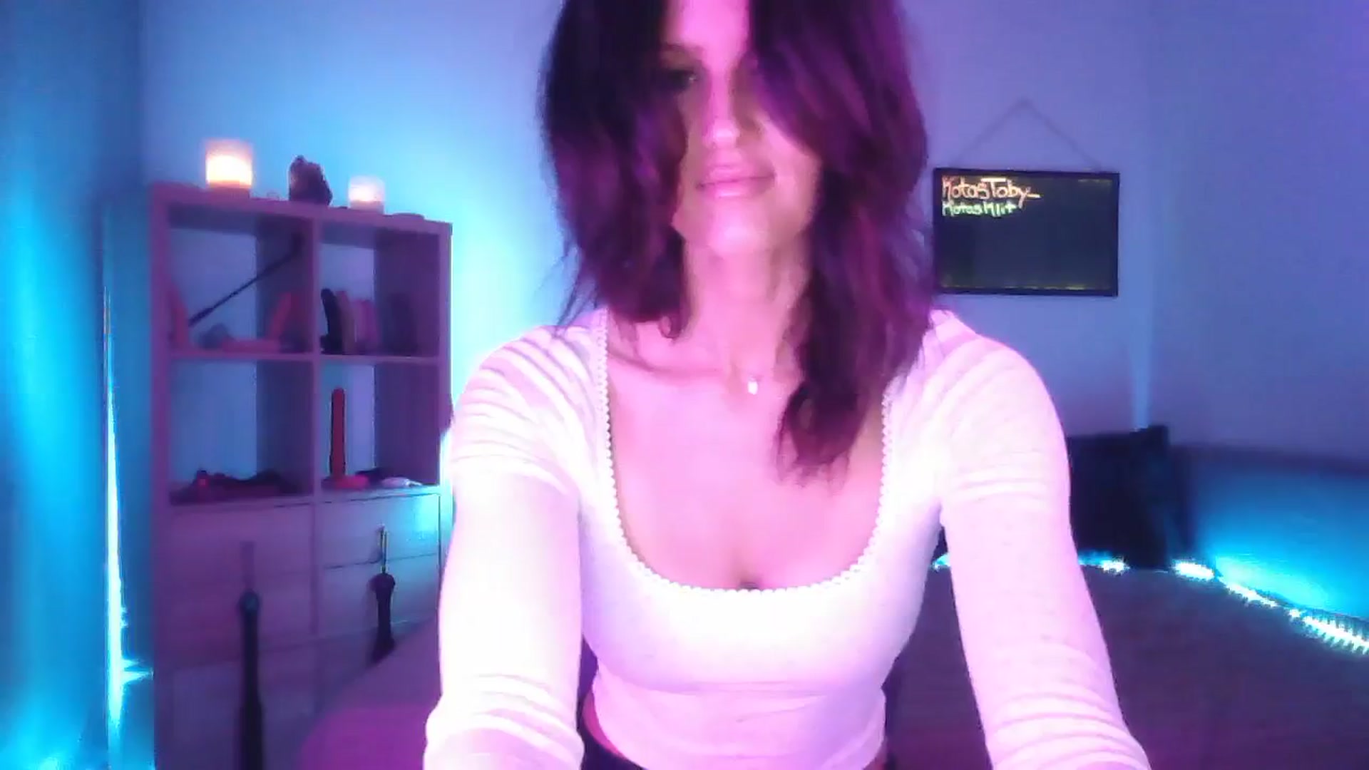 Gallery image thumbnail from DakotaCox's myfreecams stream on, 05/05/2025, 02:37 image 5 of 20
