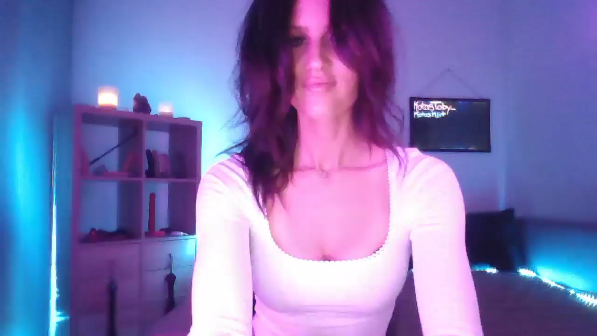 Gallery image thumbnail from DakotaCox's myfreecams stream on, 05/05/2025, 02:37 image 11 of 20