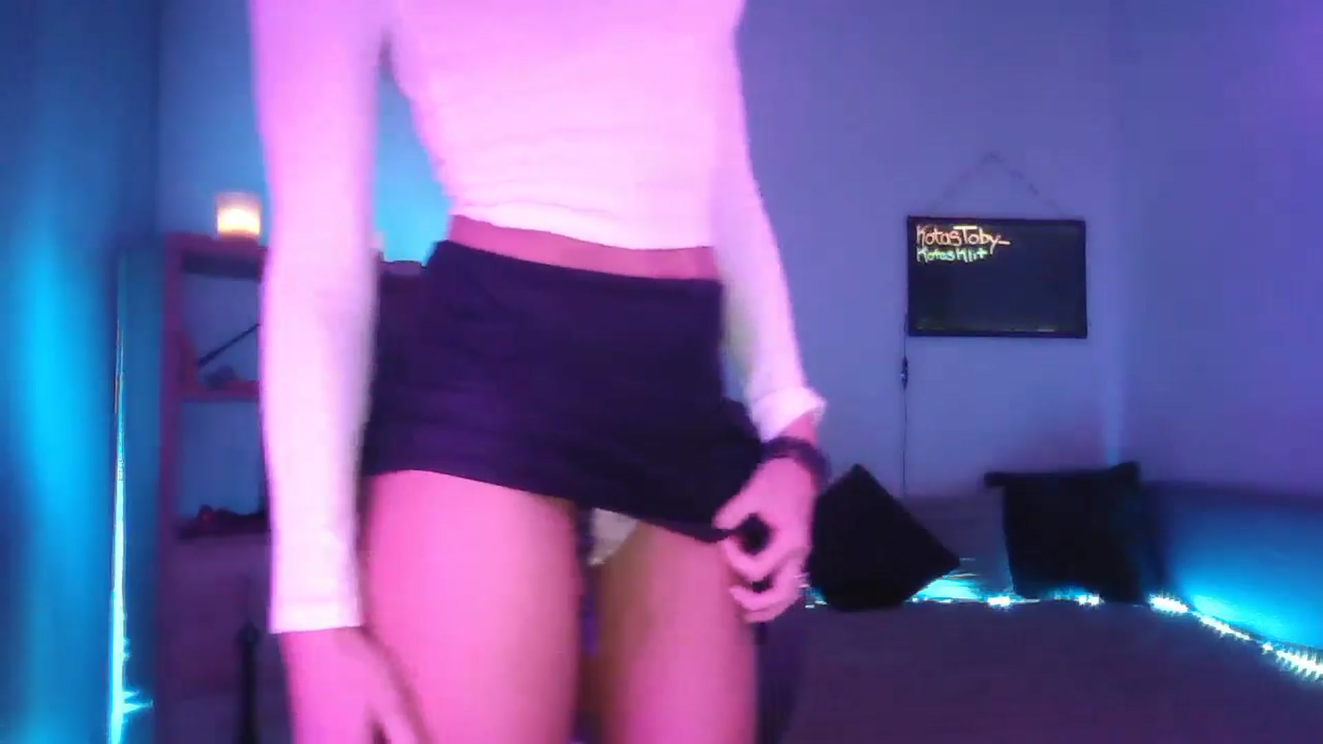 Gallery image thumbnail from DakotaCox's myfreecams stream on, 05/05/2025, 02:37 image 14 of 20