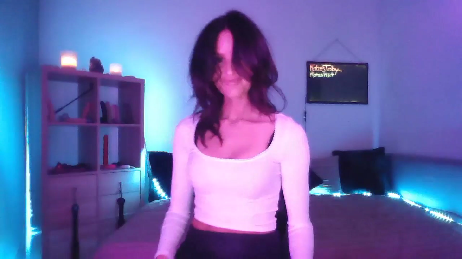 Gallery image thumbnail from DakotaCox's myfreecams stream on, 05/05/2025, 02:37 image 19 of 20