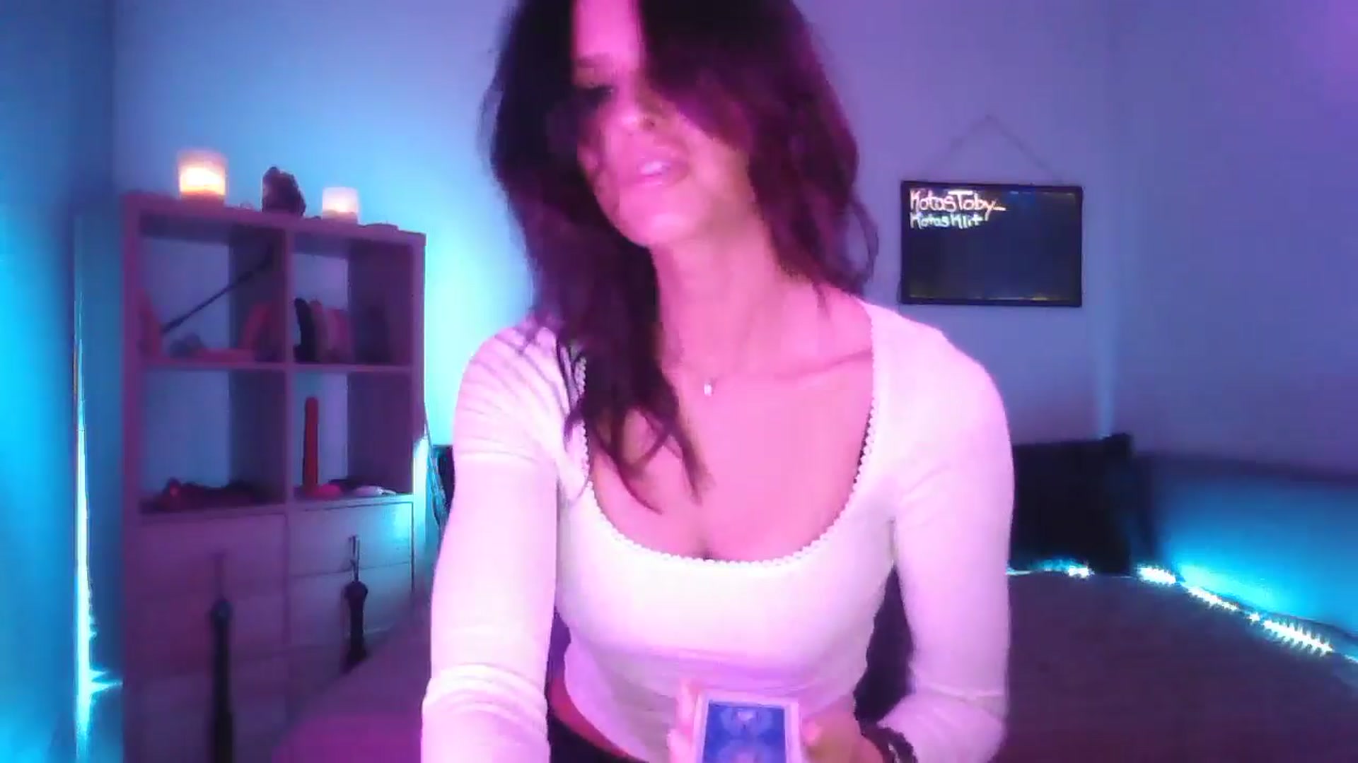 Gallery image thumbnail from DakotaCox's myfreecams stream on, 05/05/2025, 02:37 image 17 of 20
