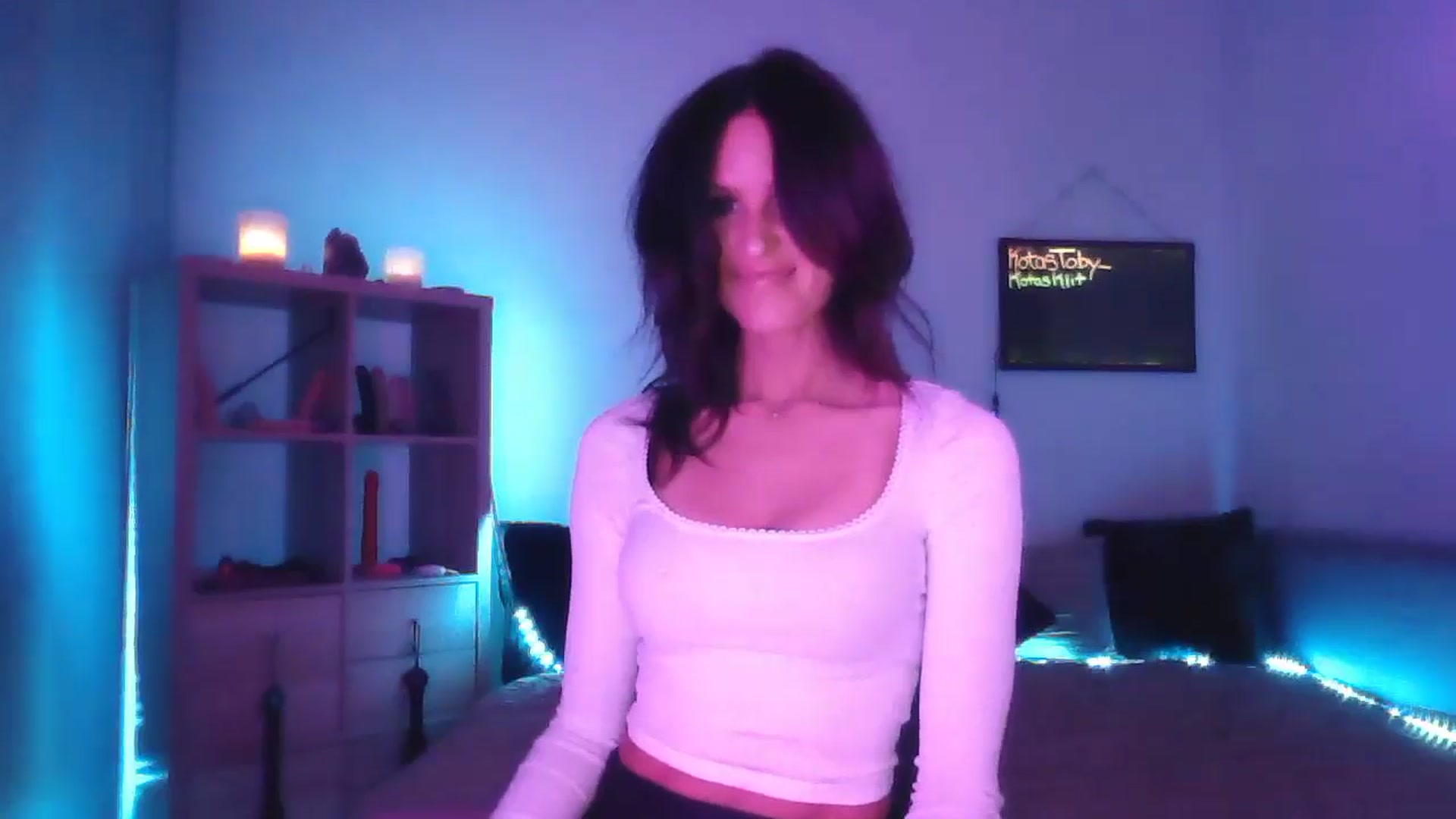 Gallery image thumbnail from DakotaCox's myfreecams stream on, 05/05/2025, 02:37 image 13 of 20