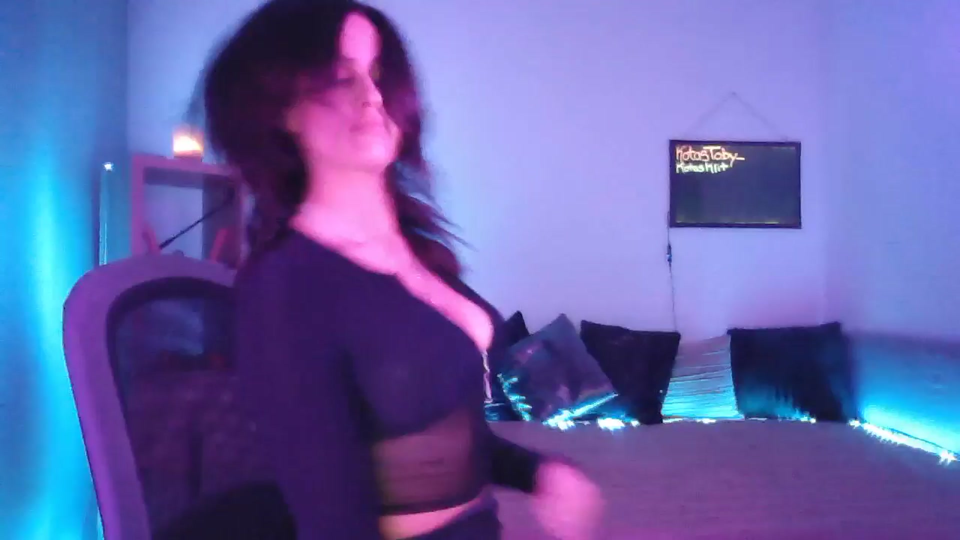 Gallery image thumbnail from DakotaCox's myfreecams stream on, 05/08/2025, 02:37 image 1 of 20