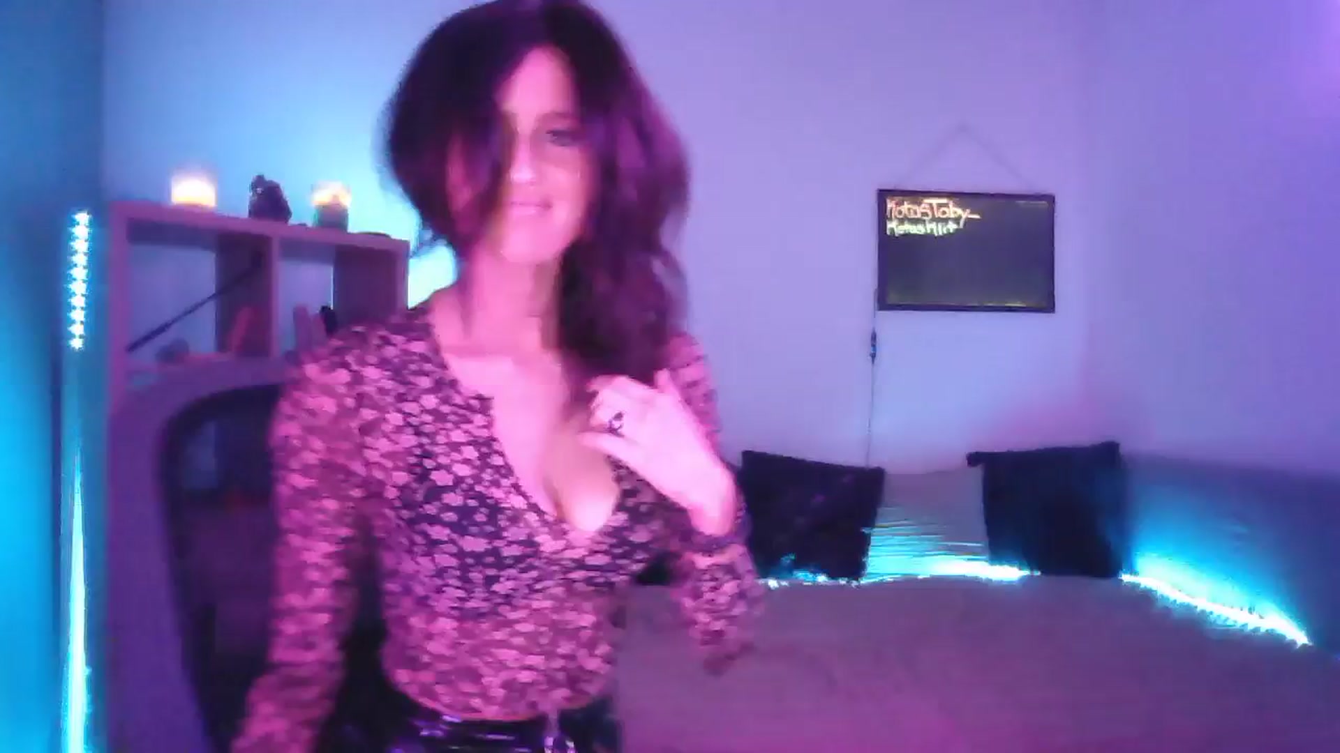 Gallery image thumbnail from DakotaCox's myfreecams stream on, 05/09/2025, 04:30 image 1 of 20
