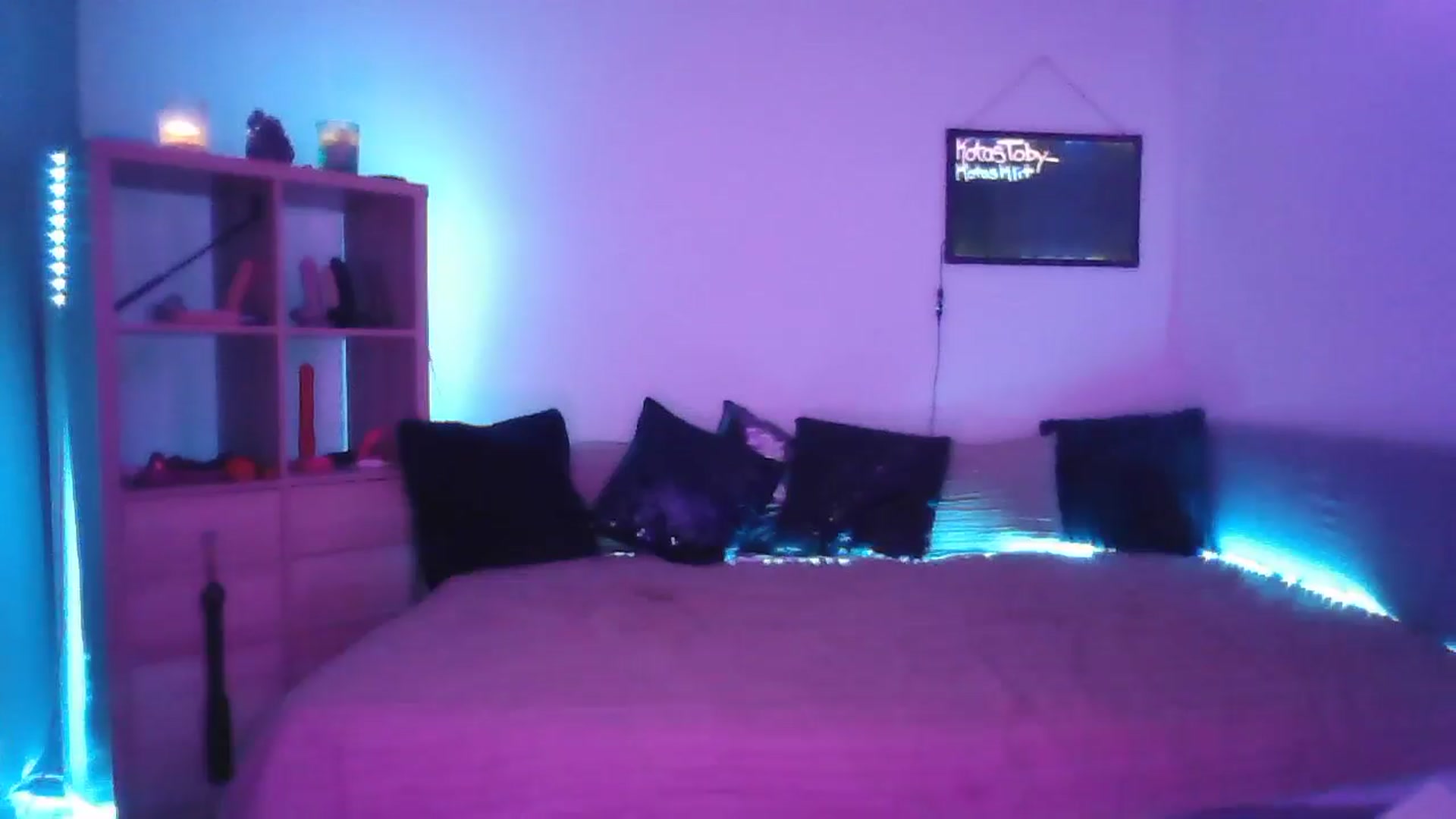 Gallery image thumbnail from DakotaCox's myfreecams stream on, 05/09/2025, 04:30 image 8 of 20