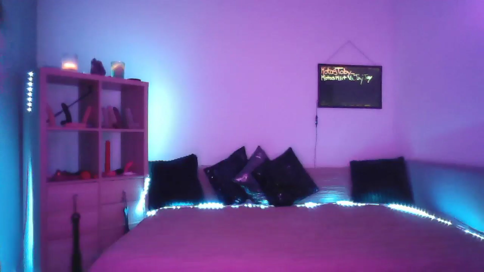 Gallery image thumbnail from DakotaCox's myfreecams stream on, 05/17/2025, 03:45 image 12 of 20