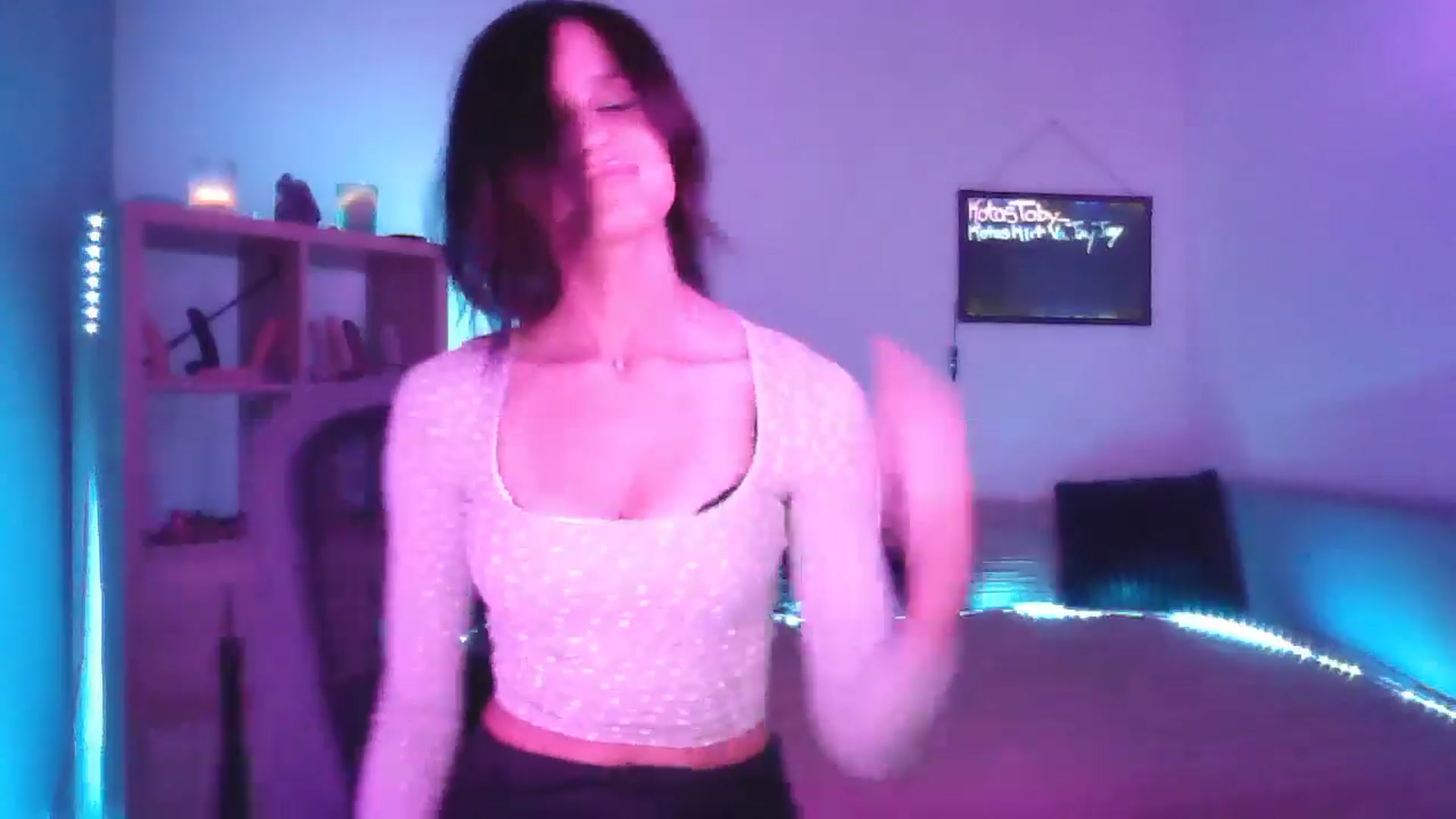 Gallery image thumbnail from DakotaCox's myfreecams stream on, 05/17/2025, 03:45 image 13 of 20