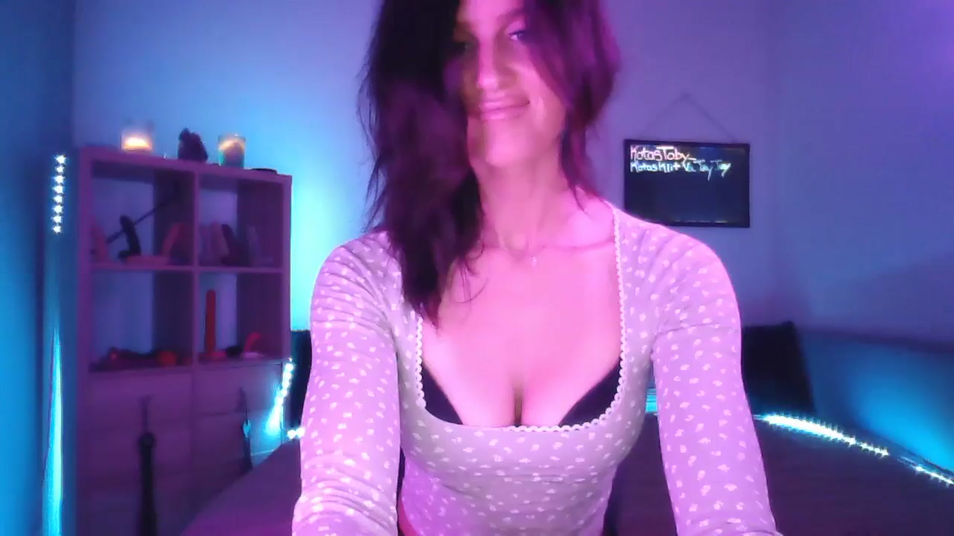 Gallery image thumbnail from DakotaCox's myfreecams stream on, 05/17/2025, 03:45 image 4 of 20
