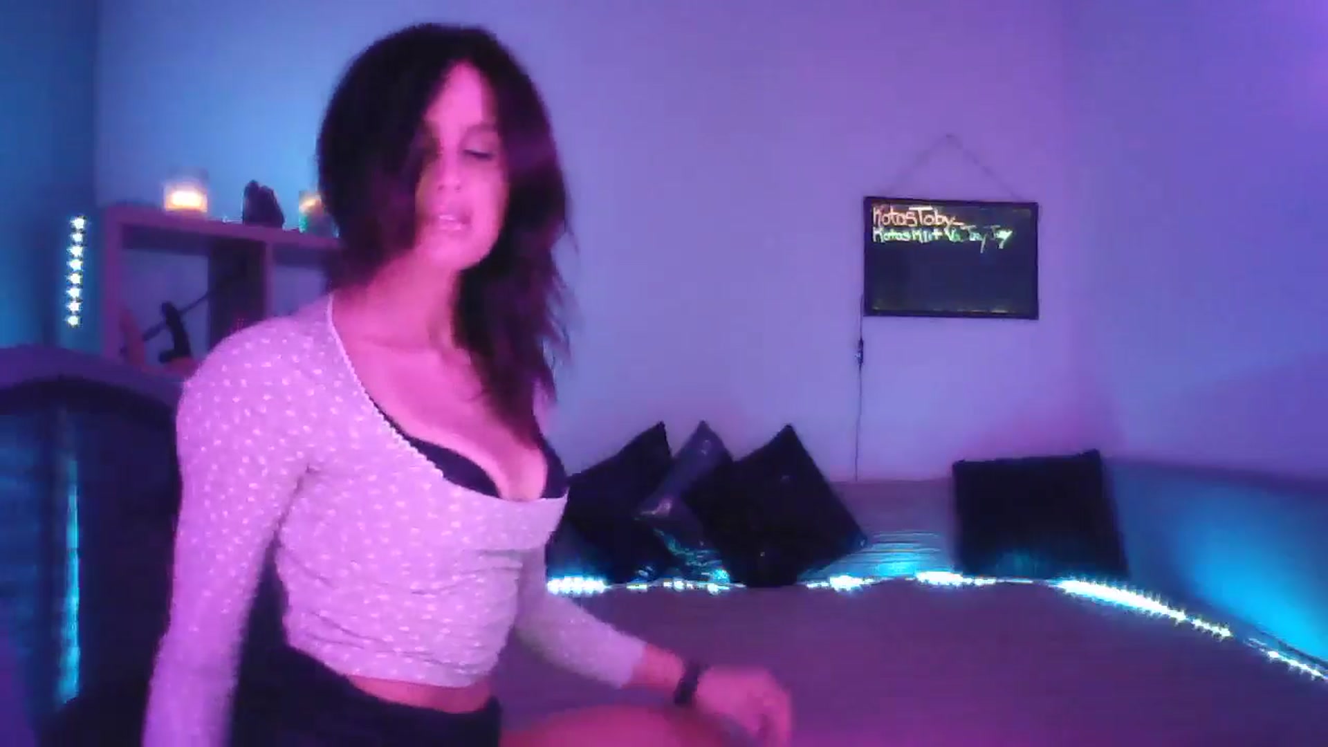 Gallery image thumbnail from DakotaCox's myfreecams stream on, 05/17/2025, 03:45 image 3 of 20