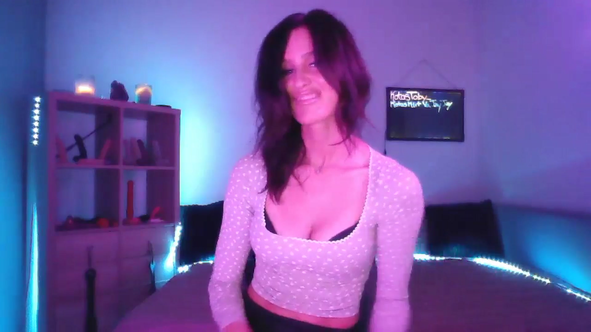Gallery image thumbnail from DakotaCox's myfreecams stream on, 05/17/2025, 03:45 image 7 of 20