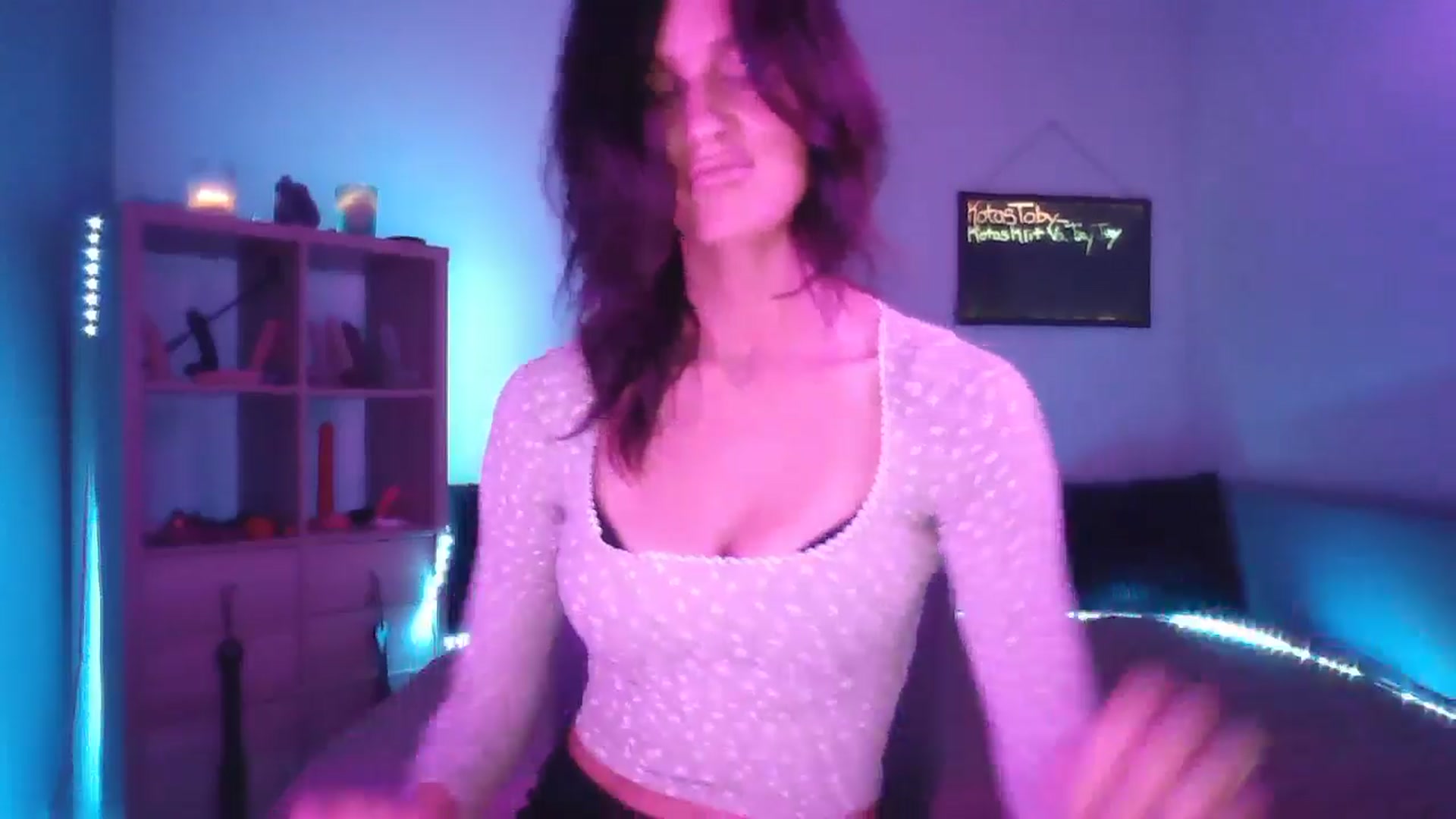 Gallery image thumbnail from DakotaCox's myfreecams stream on, 05/17/2025, 03:45 image 10 of 20