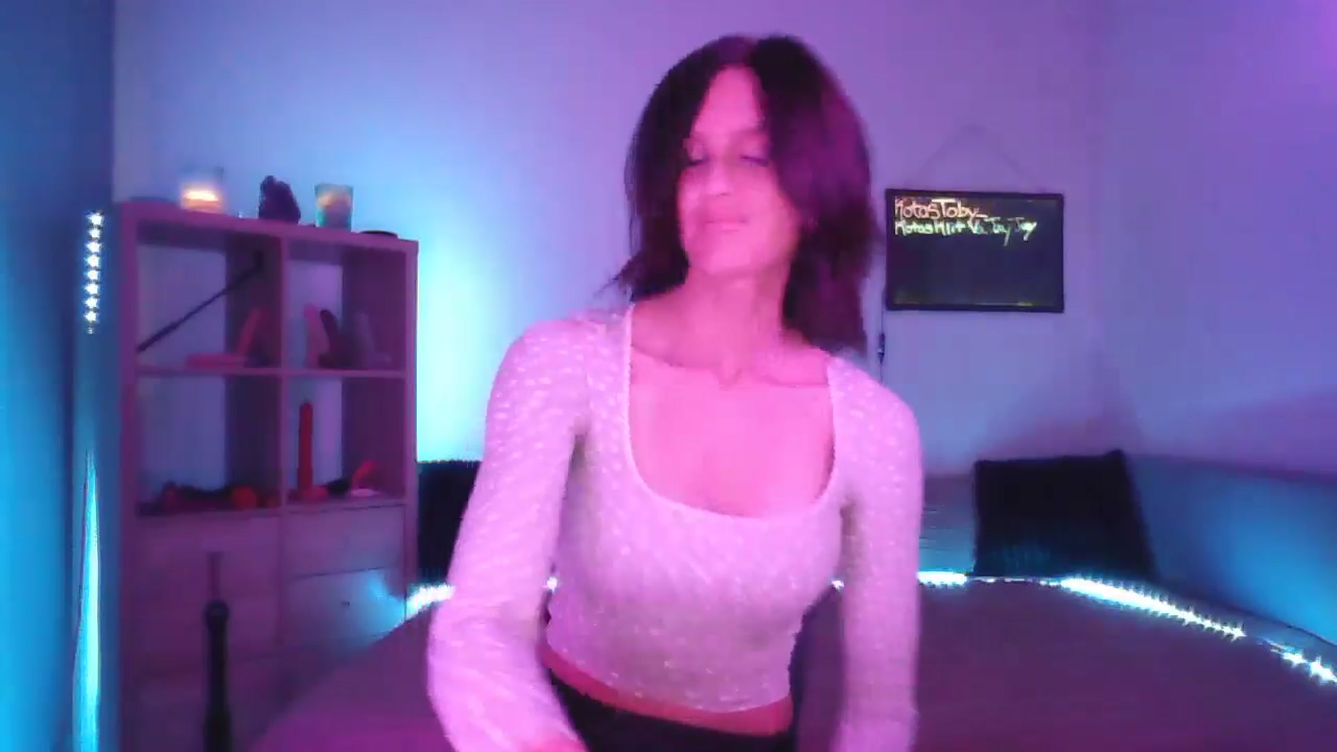 Gallery image thumbnail from DakotaCox's myfreecams stream on, 05/17/2025, 05:05 image 11 of 20