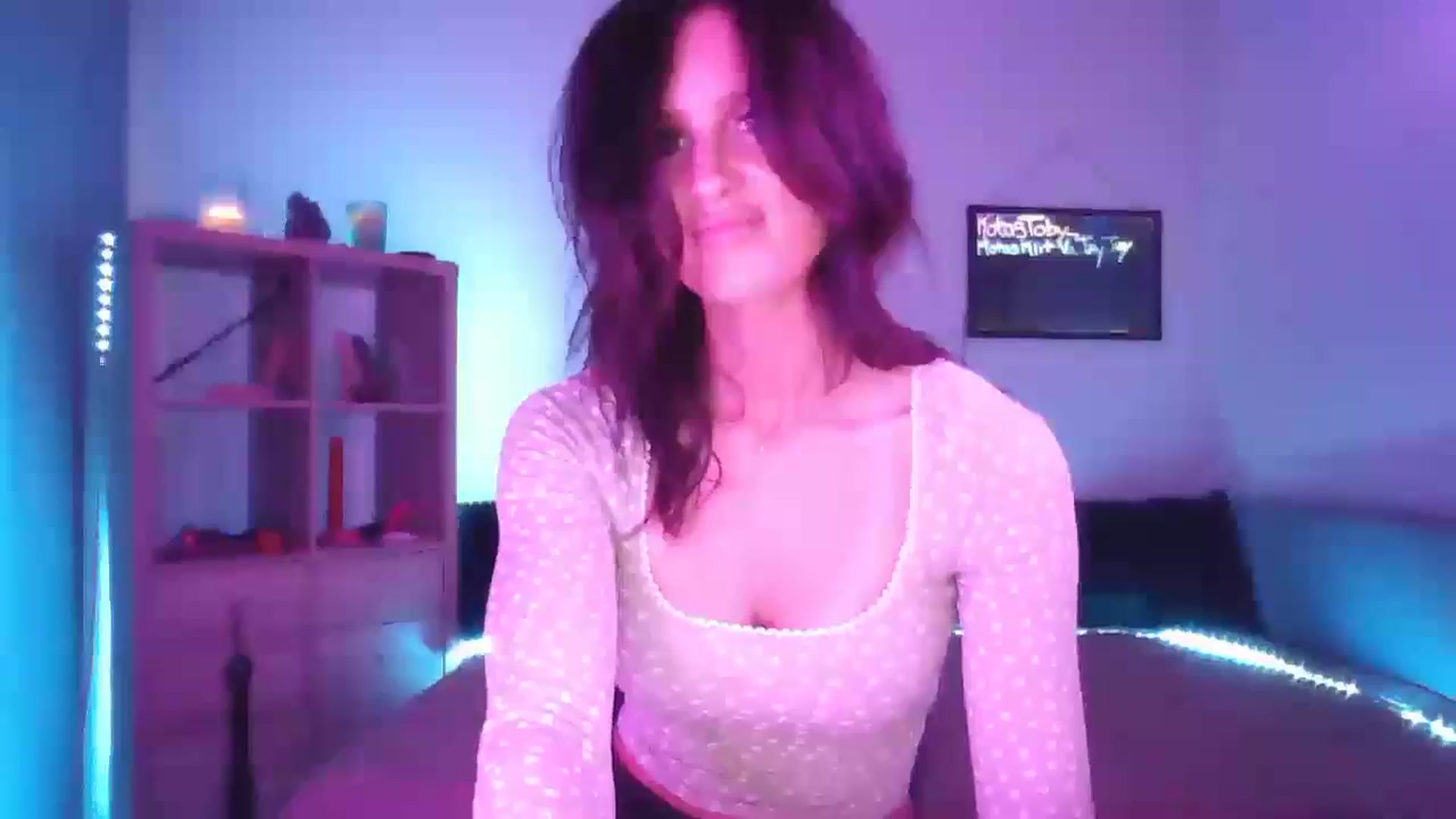 Gallery image thumbnail from DakotaCox's myfreecams stream on, 05/17/2025, 05:05 image 10 of 20
