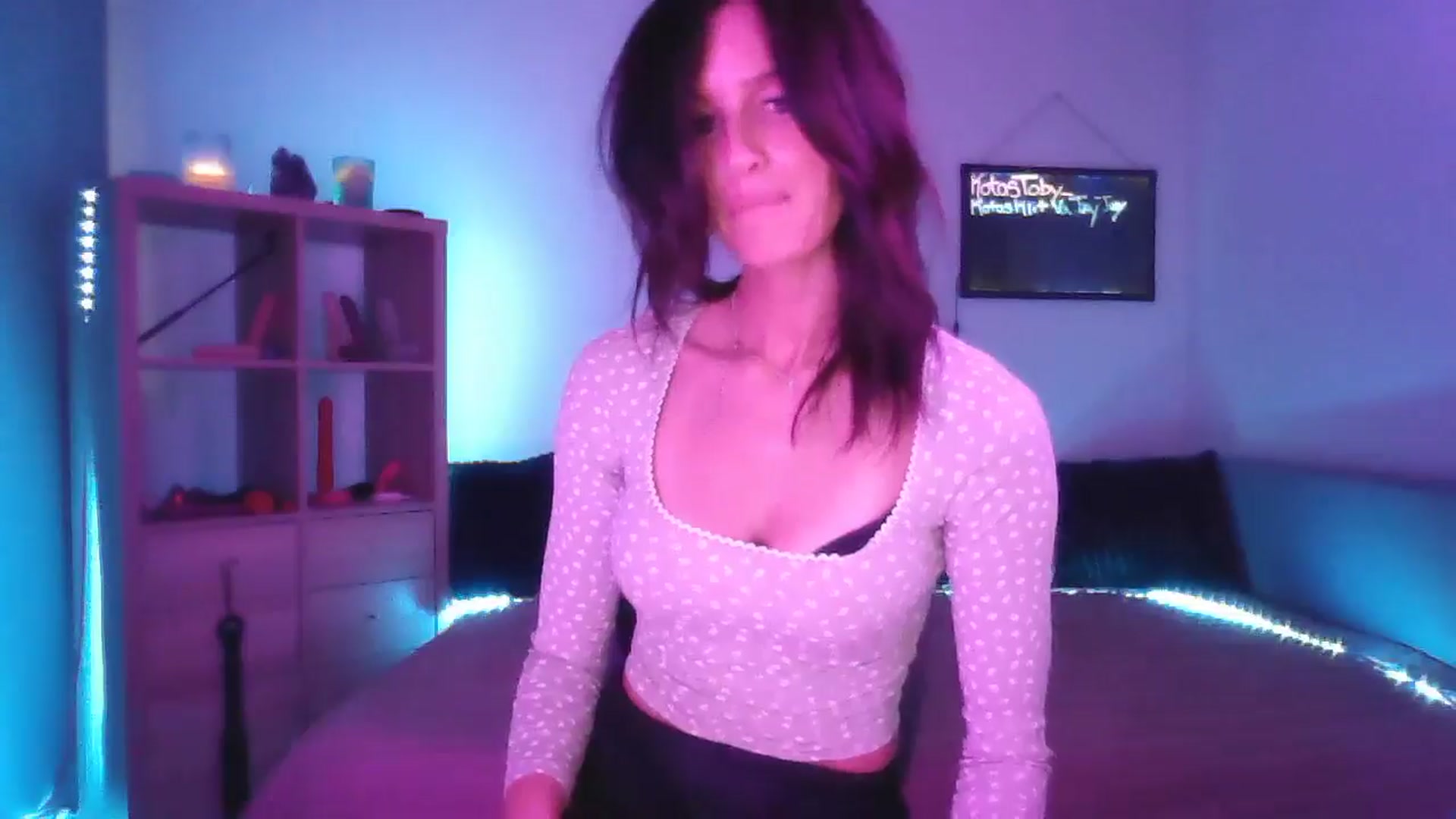 Gallery image thumbnail from DakotaCox's myfreecams stream on, 05/17/2025, 05:05 image 16 of 20