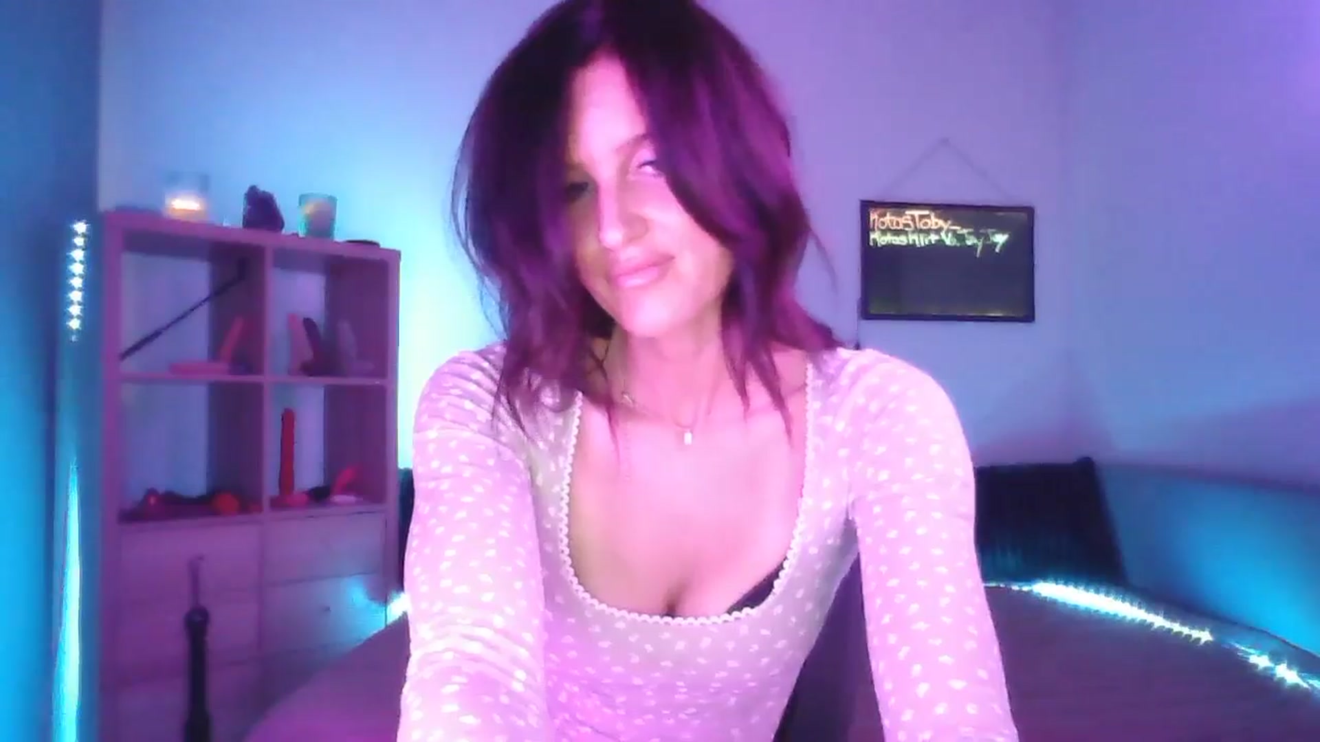 Gallery image thumbnail from DakotaCox's myfreecams stream on, 05/17/2025, 05:05 image 18 of 20