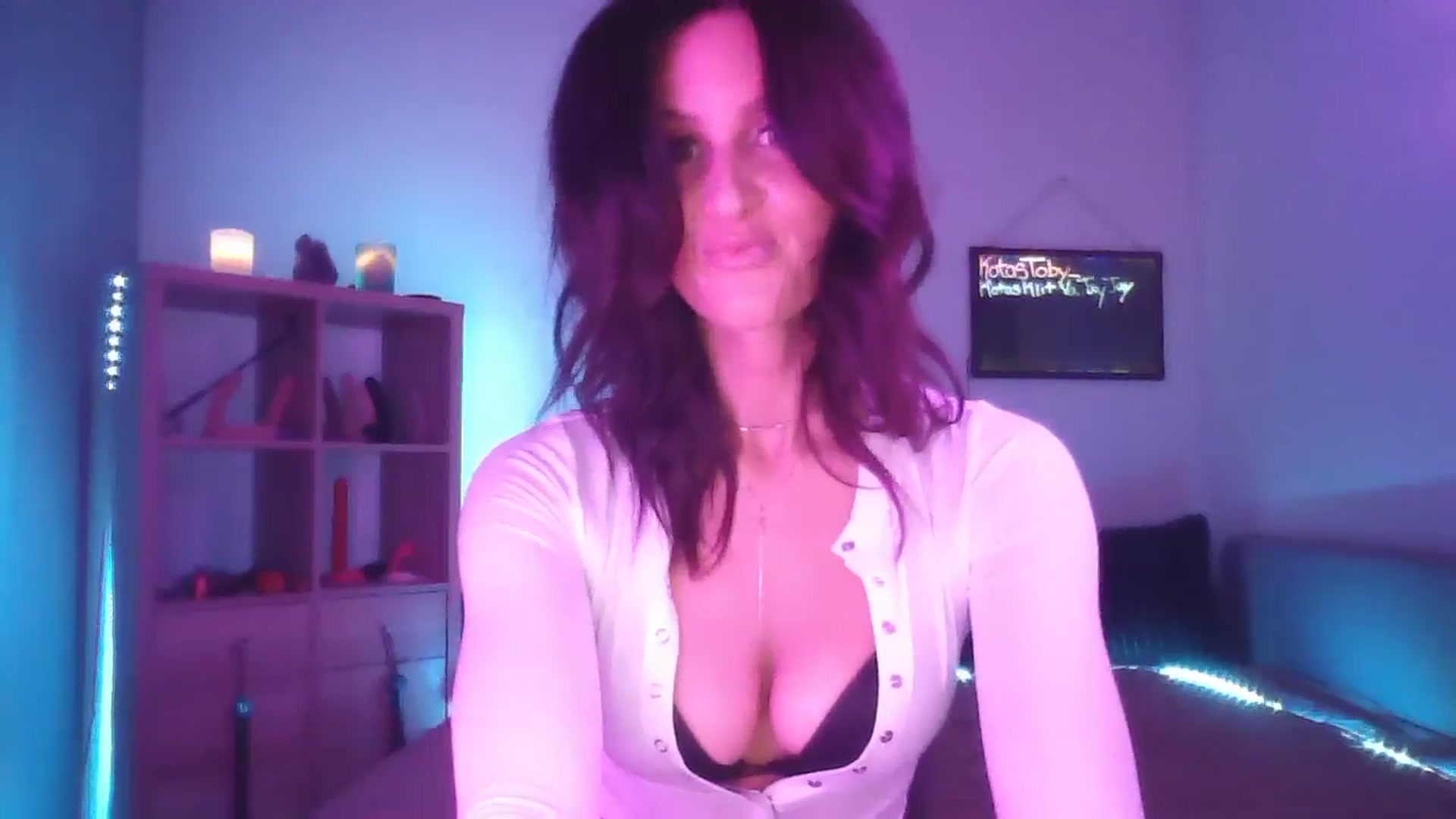 Gallery image thumbnail from DakotaCox's myfreecams stream on, 05/19/2025, 03:01 image 14 of 20